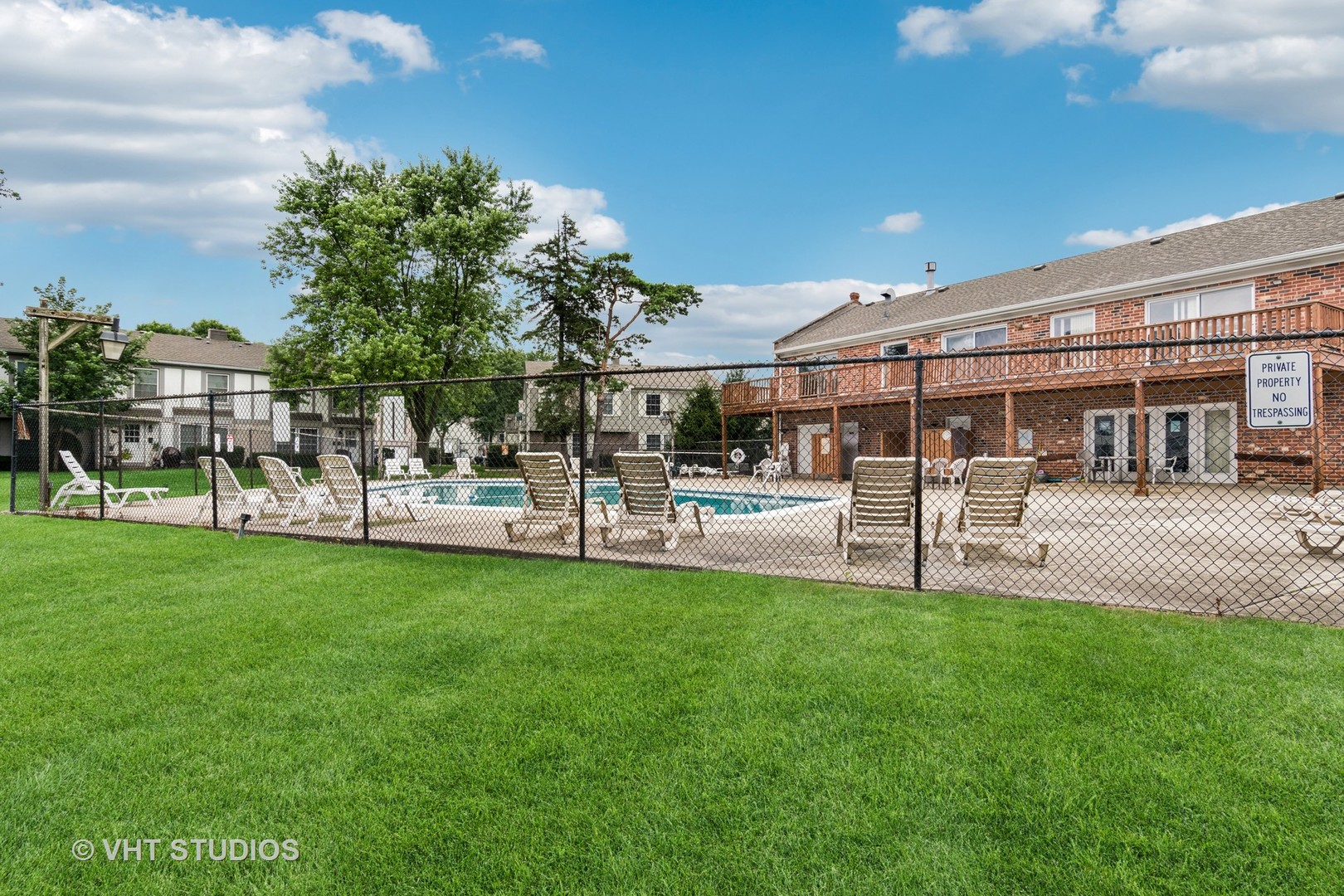 1657 Williamsburg Court #E, Wheaton, IL 60189
