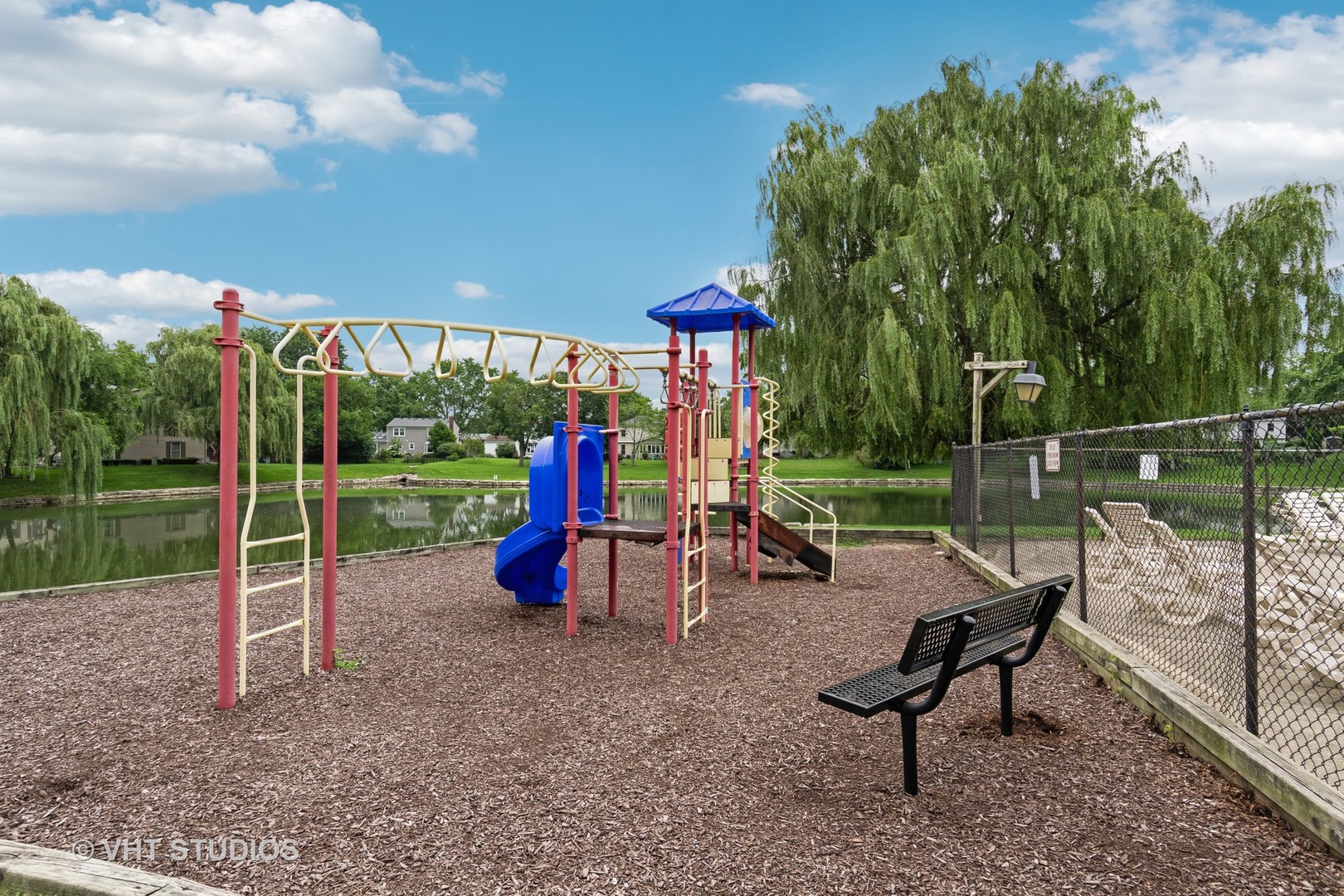 1657 Williamsburg Court #E, Wheaton, IL 60189