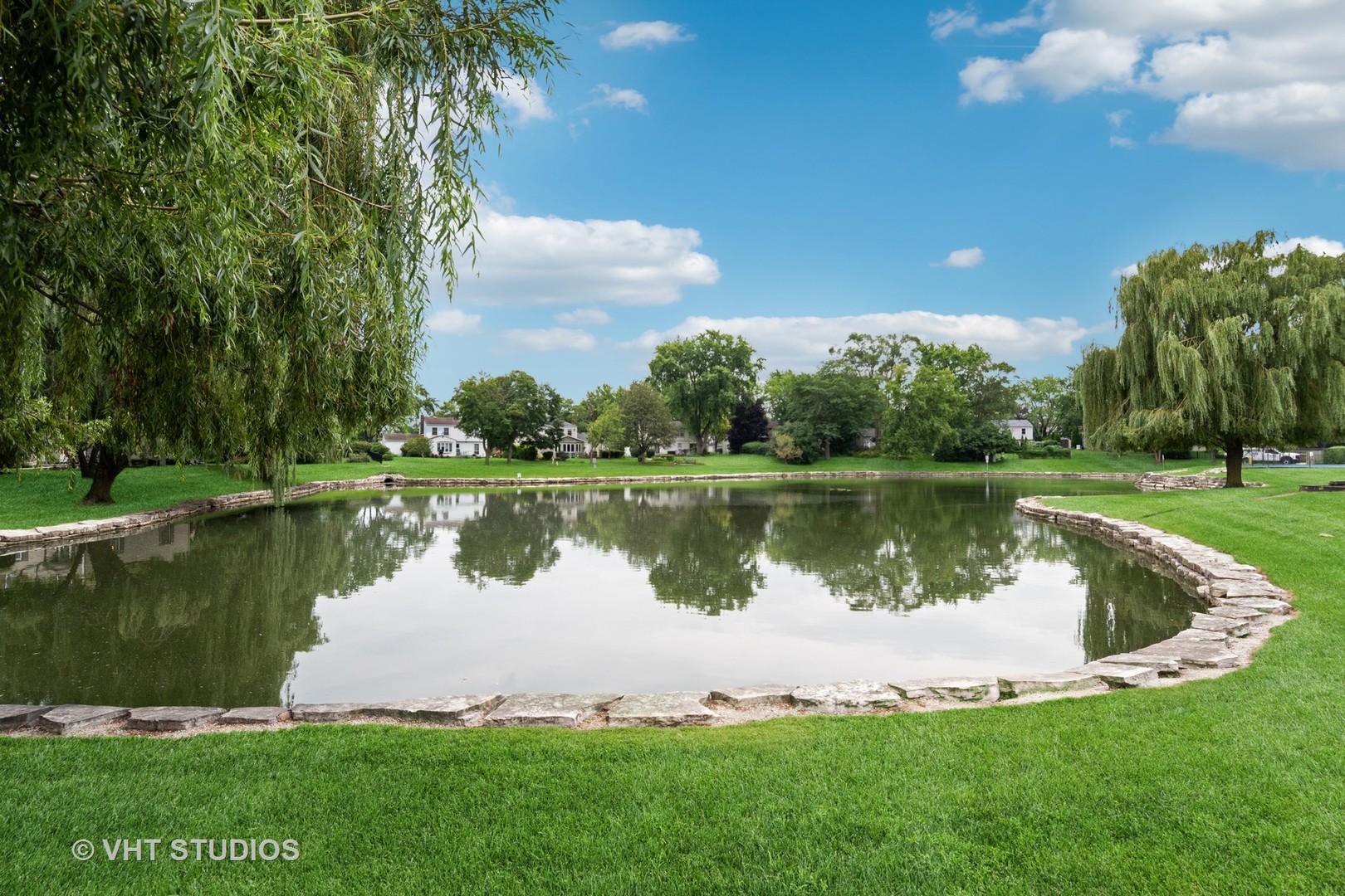 1657 Williamsburg Court #E, Wheaton, IL 60189