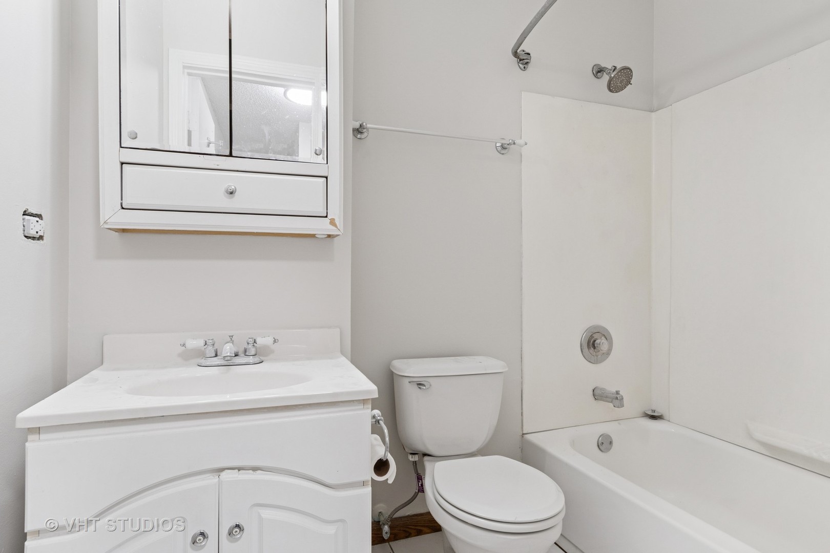 1657 Williamsburg Court #E, Wheaton, IL 60189