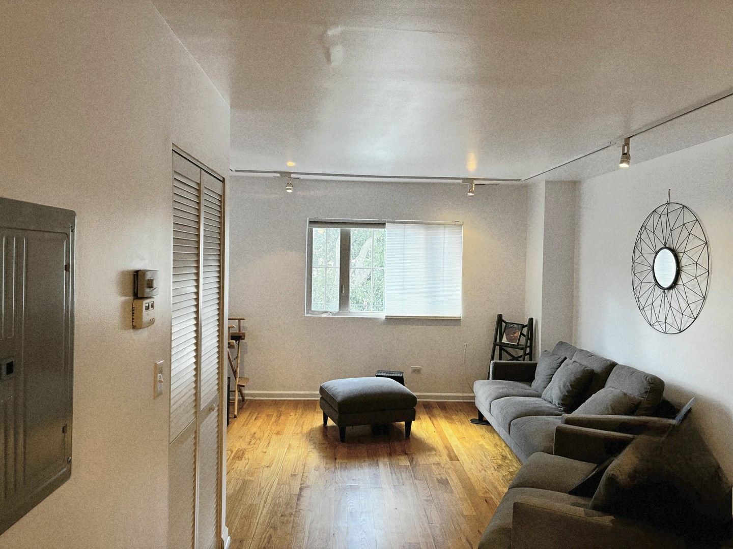 6400 N Sacramento Avenue #205, Chicago, IL 60645