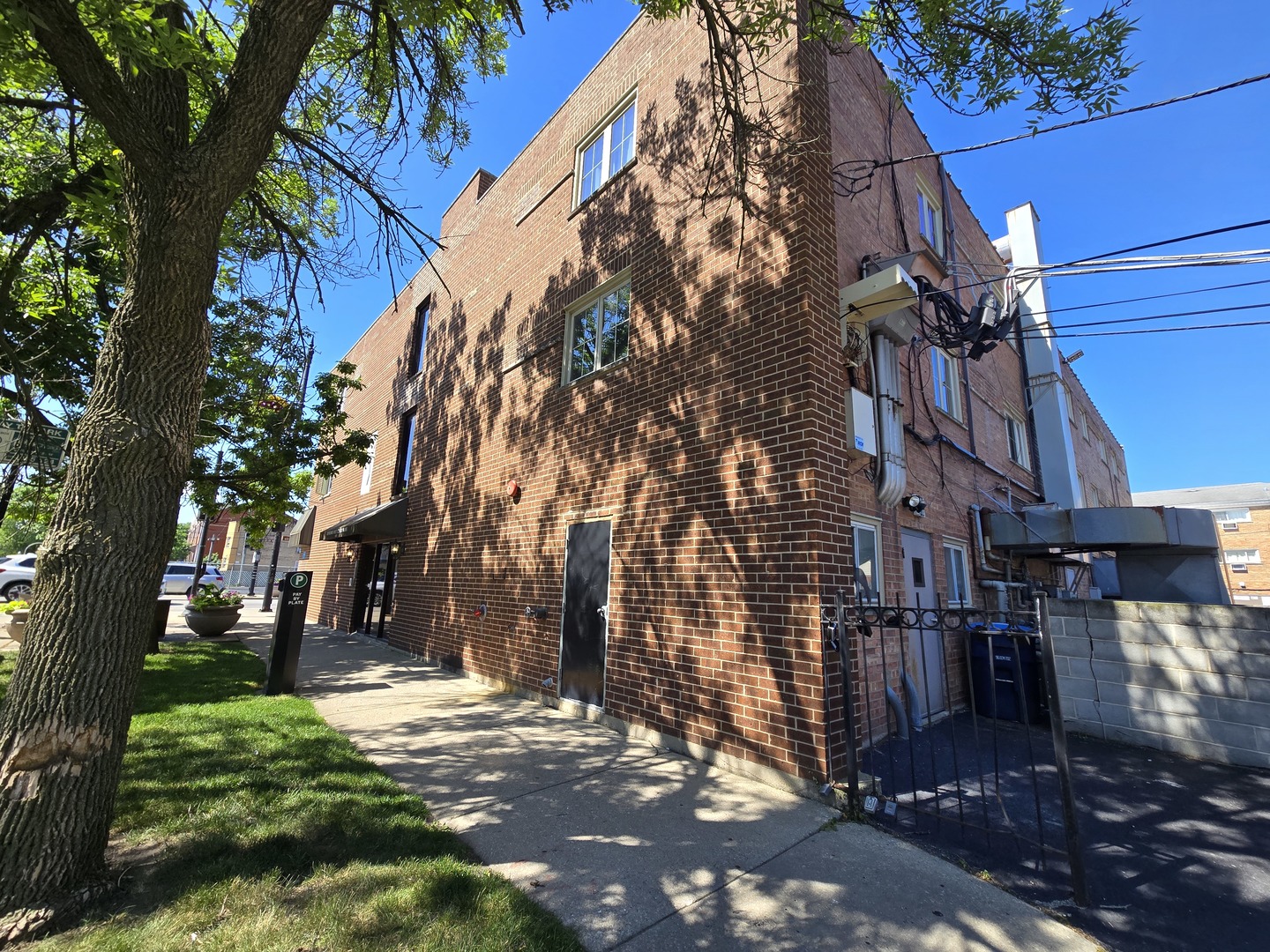 6400 N Sacramento Avenue #205, Chicago, IL 60645