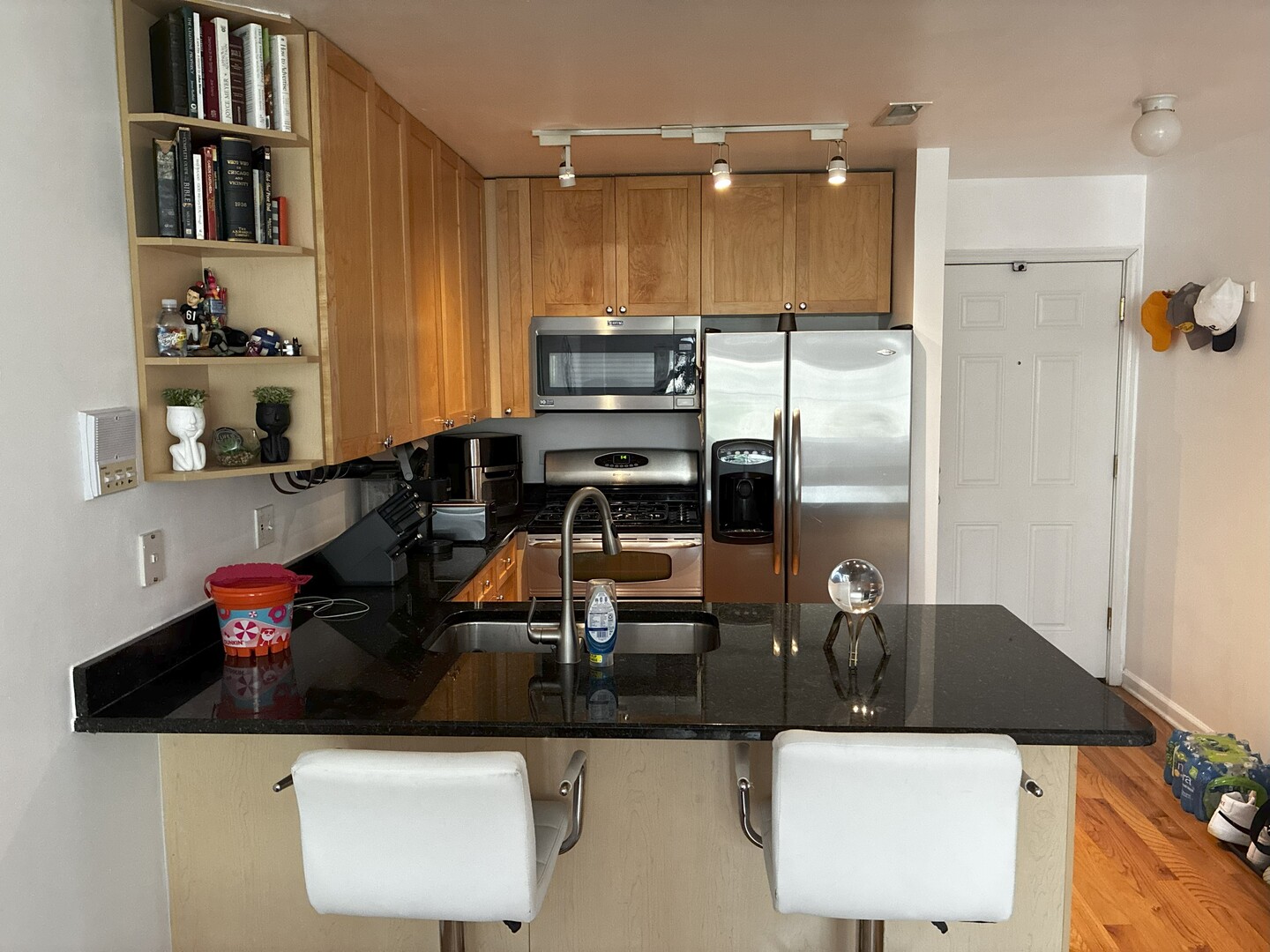6400 N Sacramento Avenue #205, Chicago, IL 60645