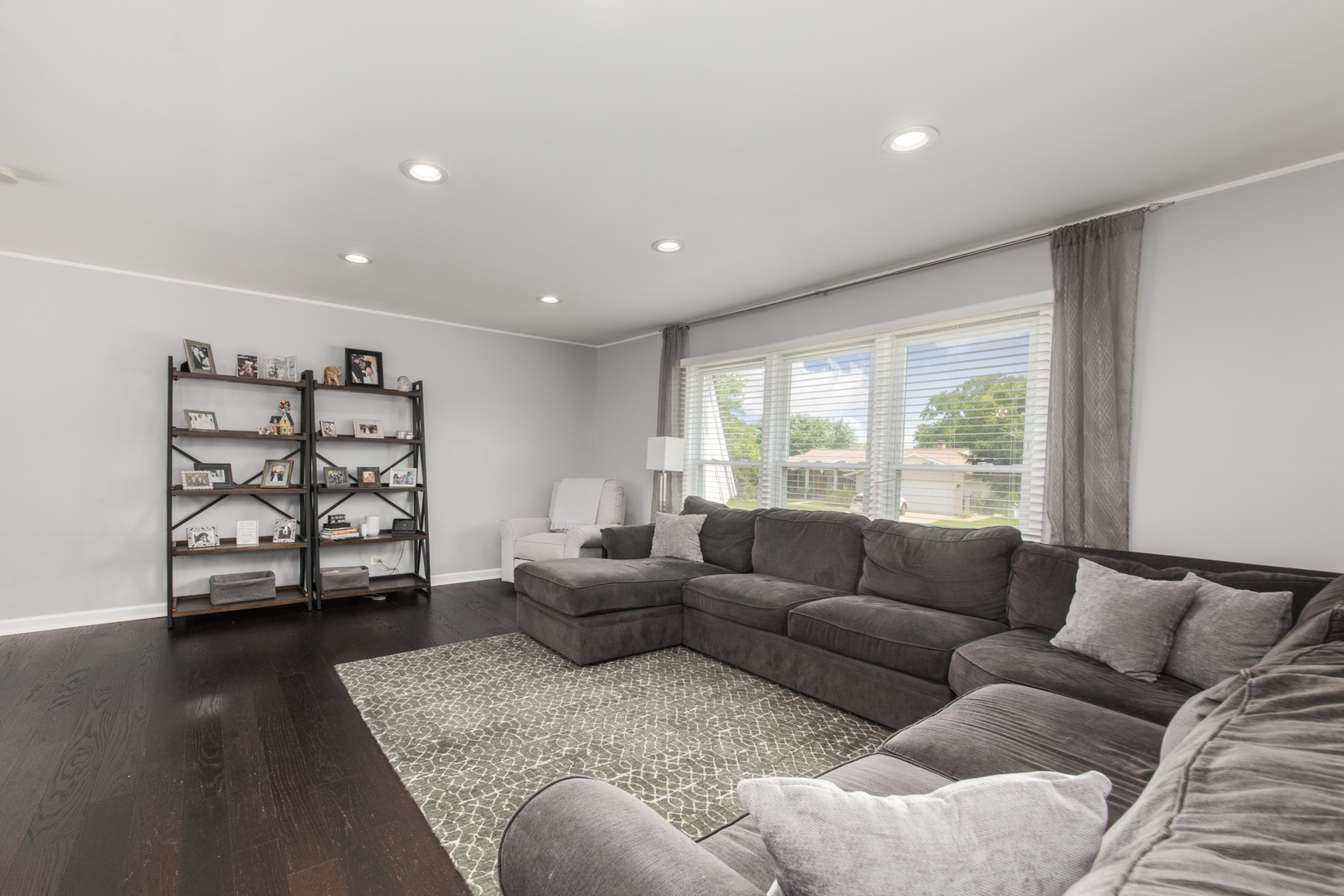 1415 Worden Way, Elk Grove Village, IL 60007