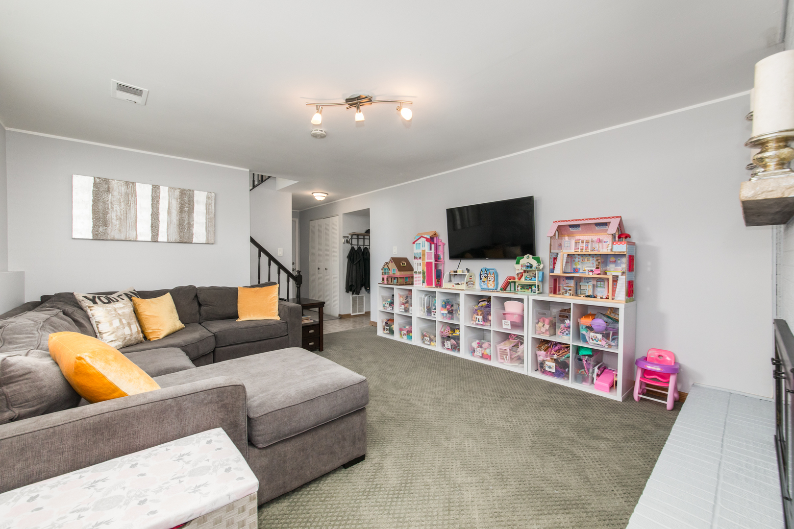 1415 Worden Way, Elk Grove Village, IL 60007
