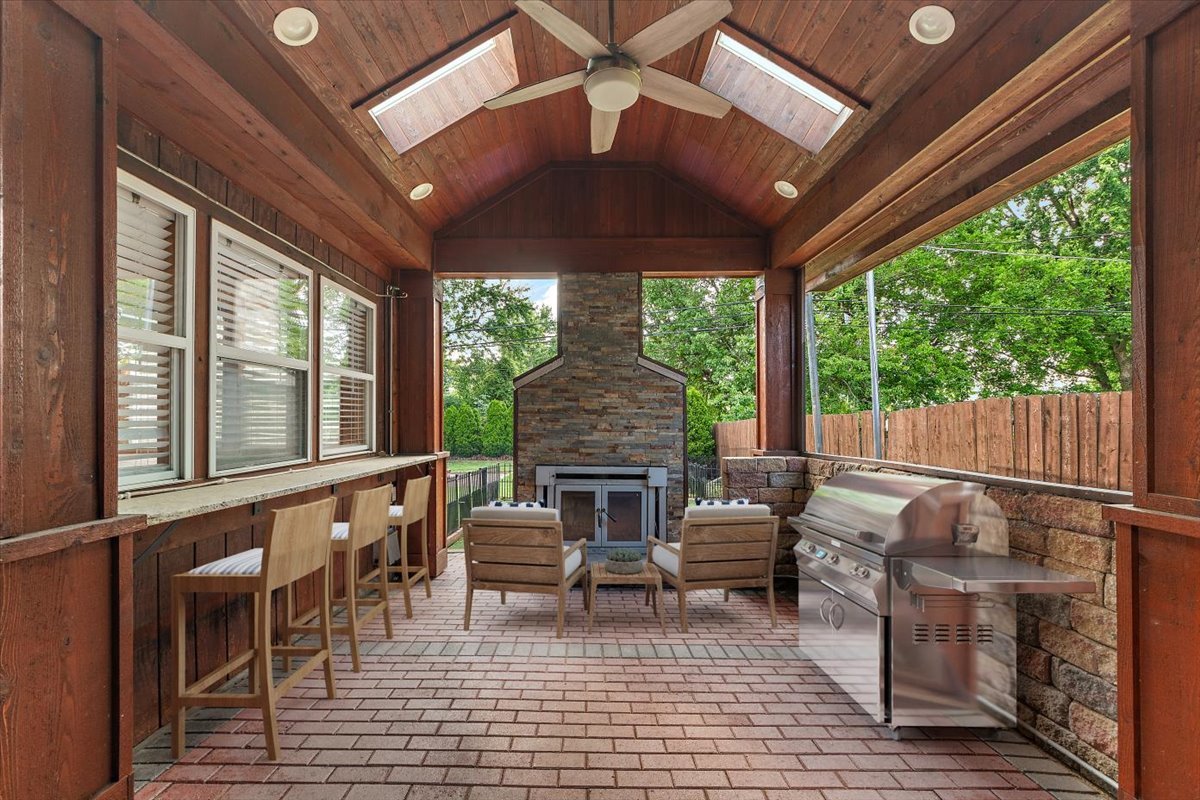 8758 Nashville Avenue, Oak Lawn, IL 60453