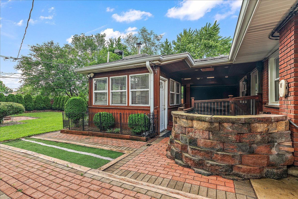 8758 Nashville Avenue, Oak Lawn, IL 60453