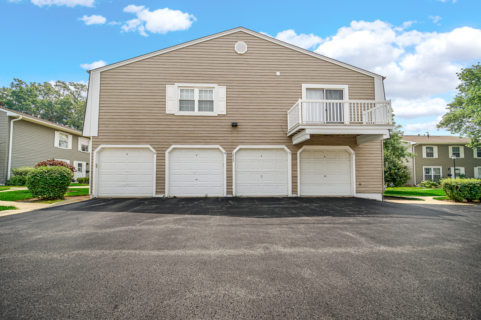 1422 Woodcutter Lane #D, Wheaton, IL 60189