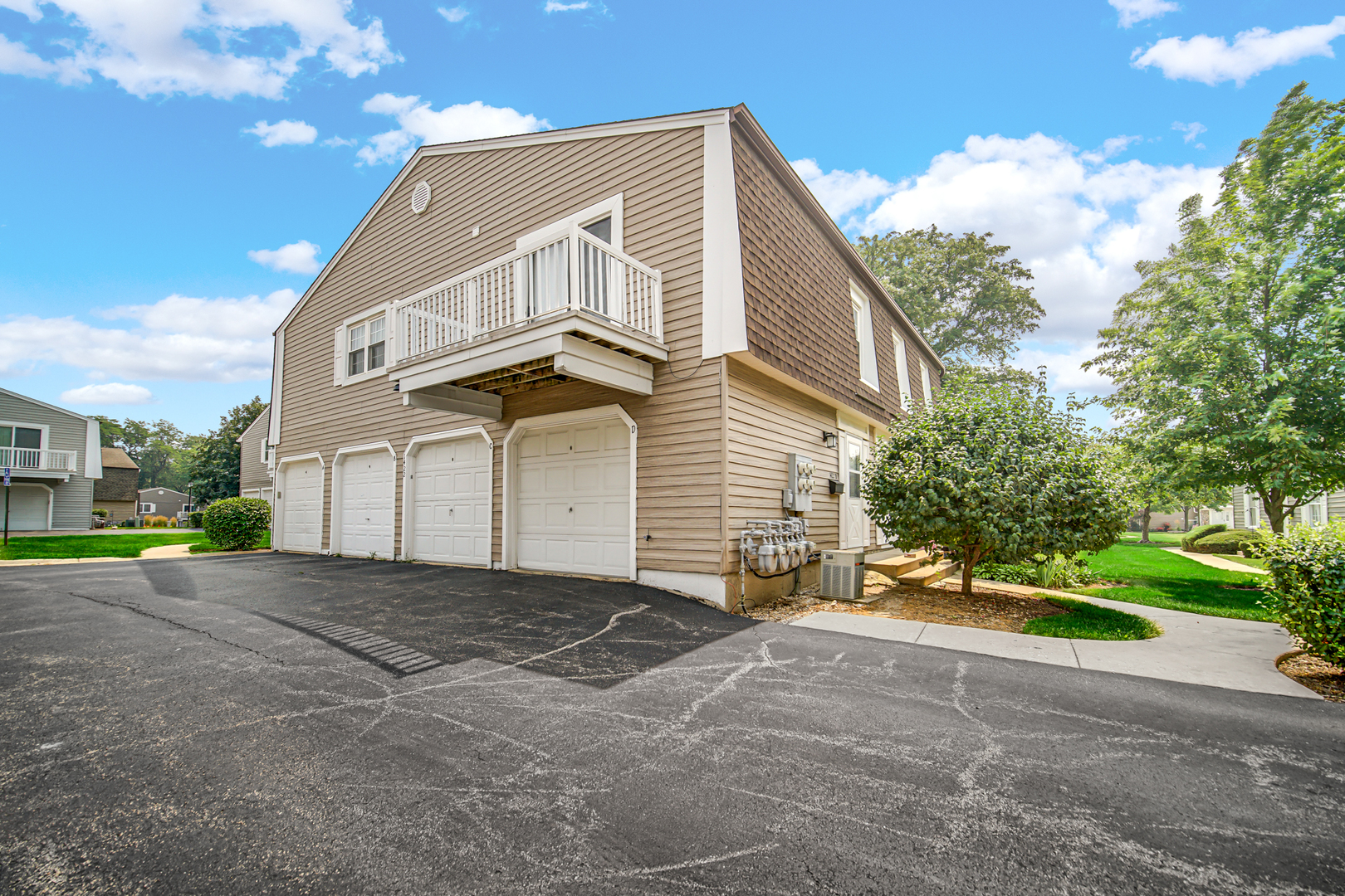 1422 Woodcutter Lane #D, Wheaton, IL 60189