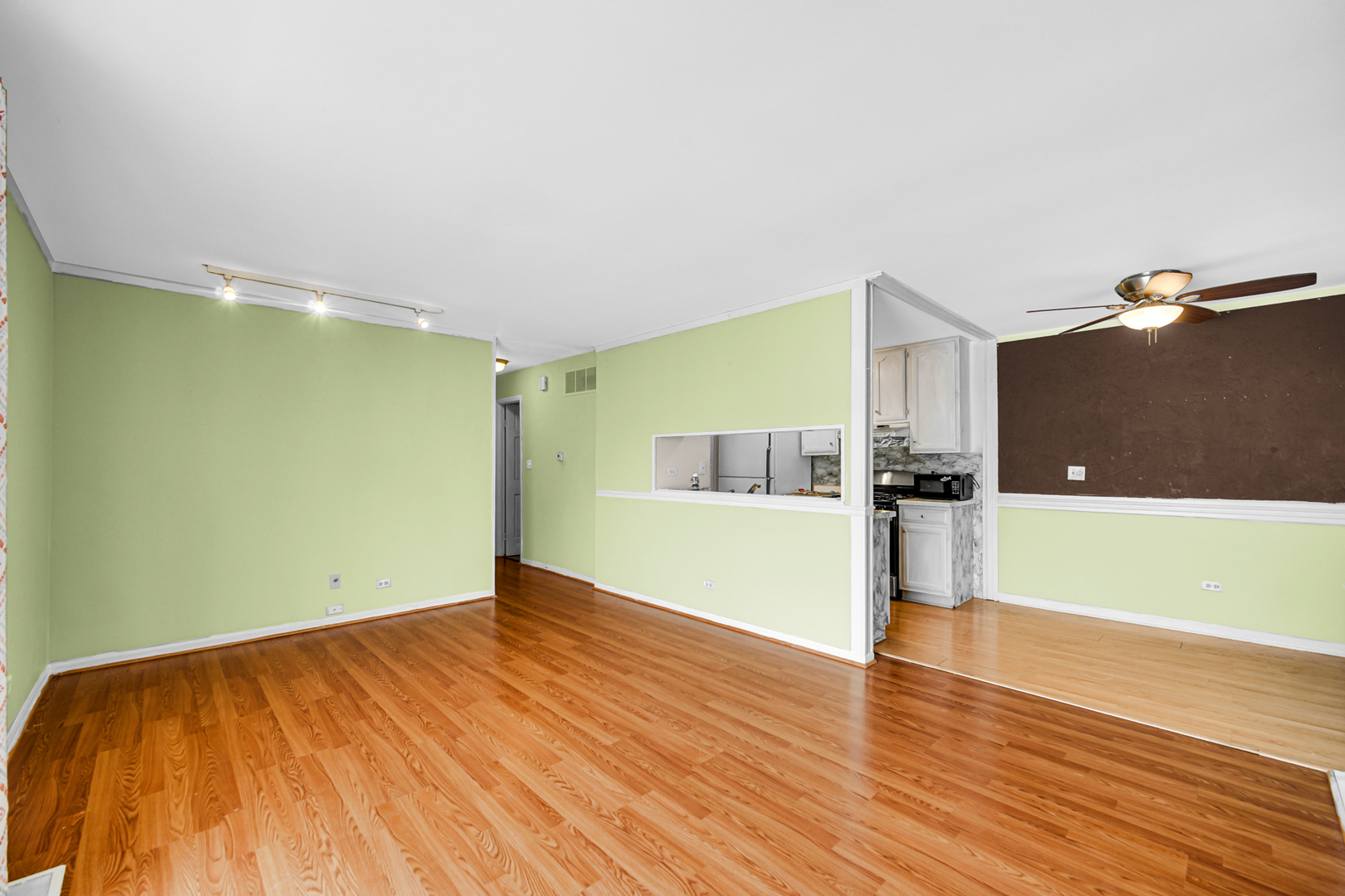 1422 Woodcutter Lane #D, Wheaton, IL 60189