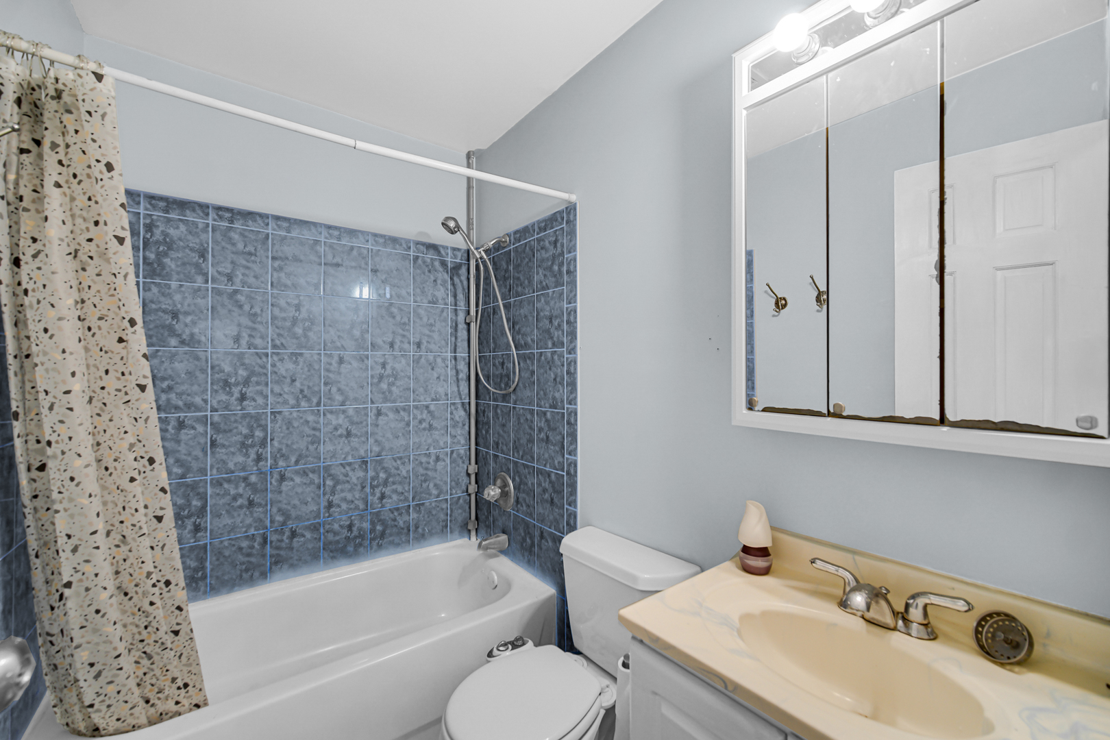 1422 Woodcutter Lane #D, Wheaton, IL 60189