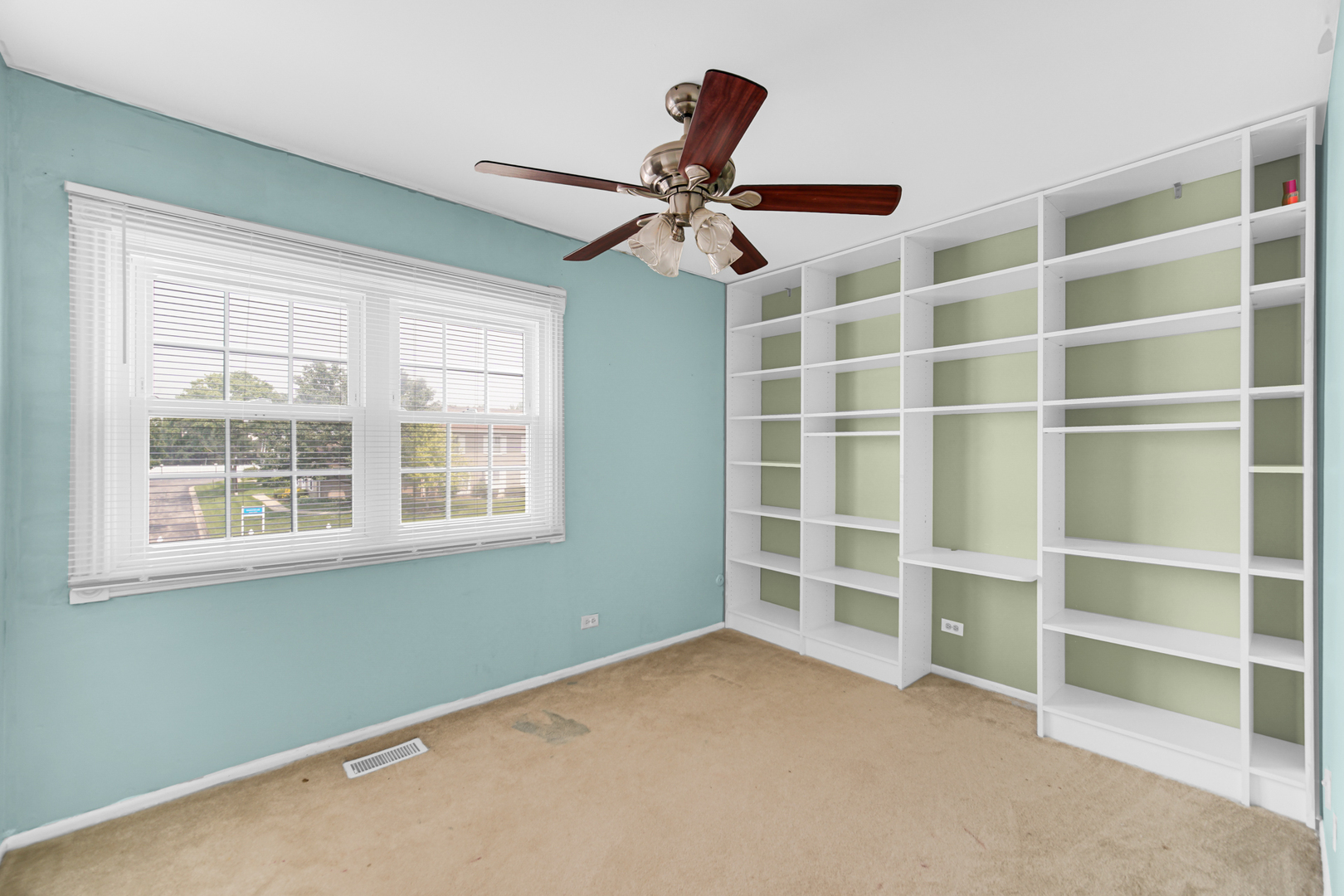 1422 Woodcutter Lane #D, Wheaton, IL 60189