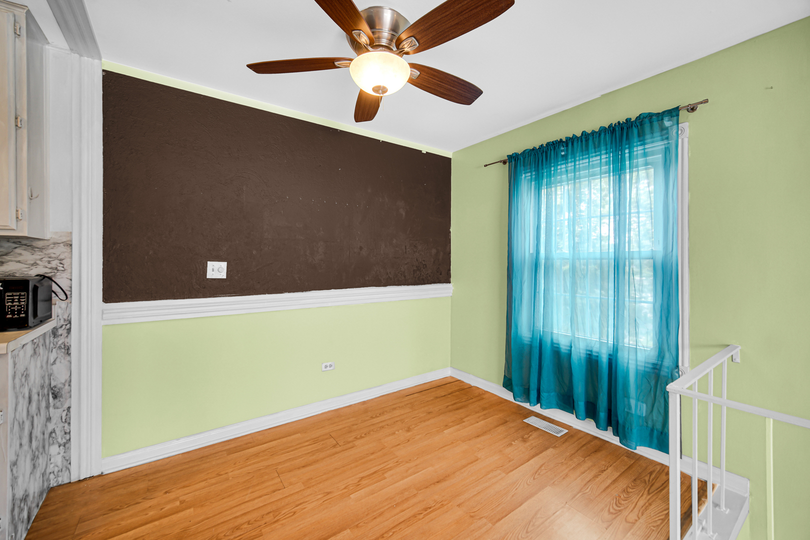 1422 Woodcutter Lane #D, Wheaton, IL 60189