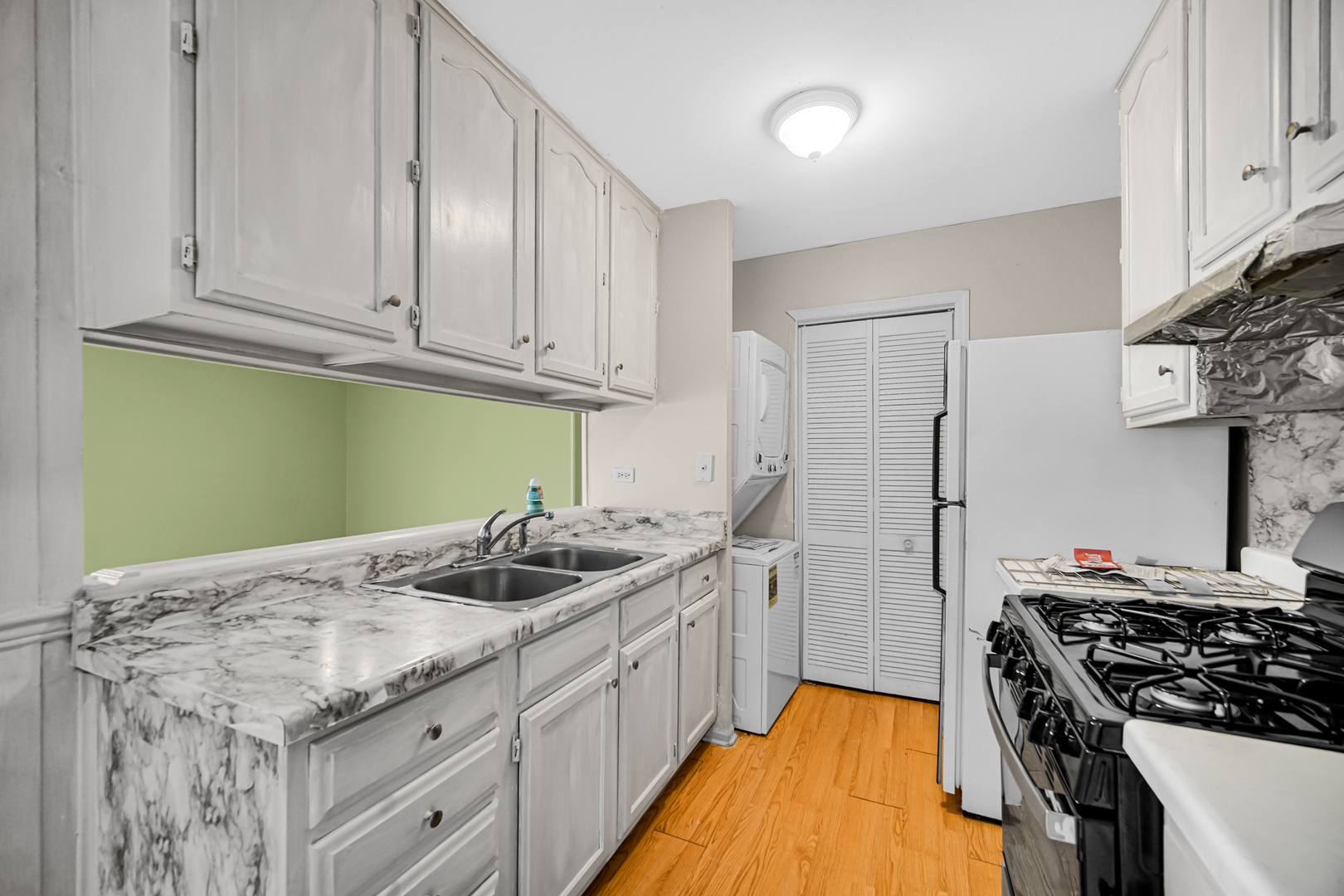 1422 Woodcutter Lane #D, Wheaton, IL 60189