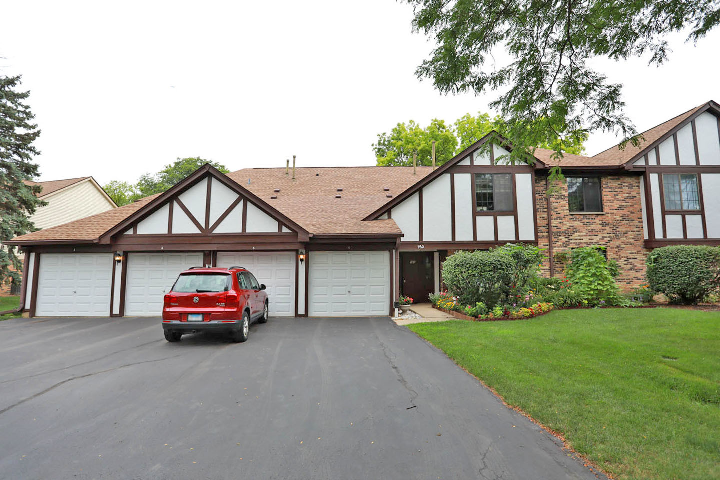 960 Yosemite Trail #A1, Roselle, IL 60172