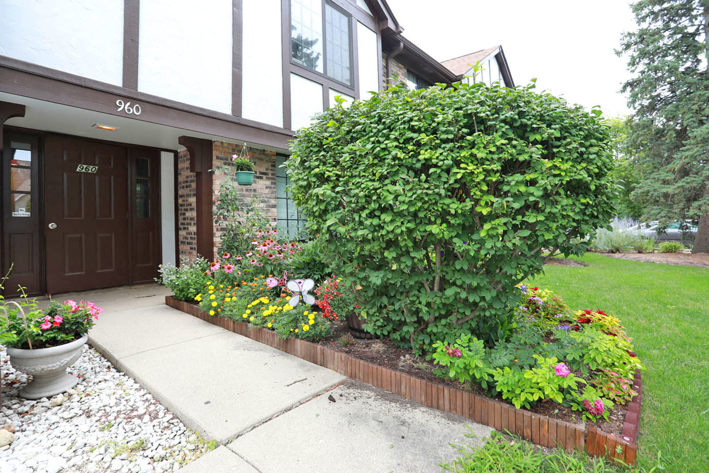 960 Yosemite Trail #A1, Roselle, IL 60172
