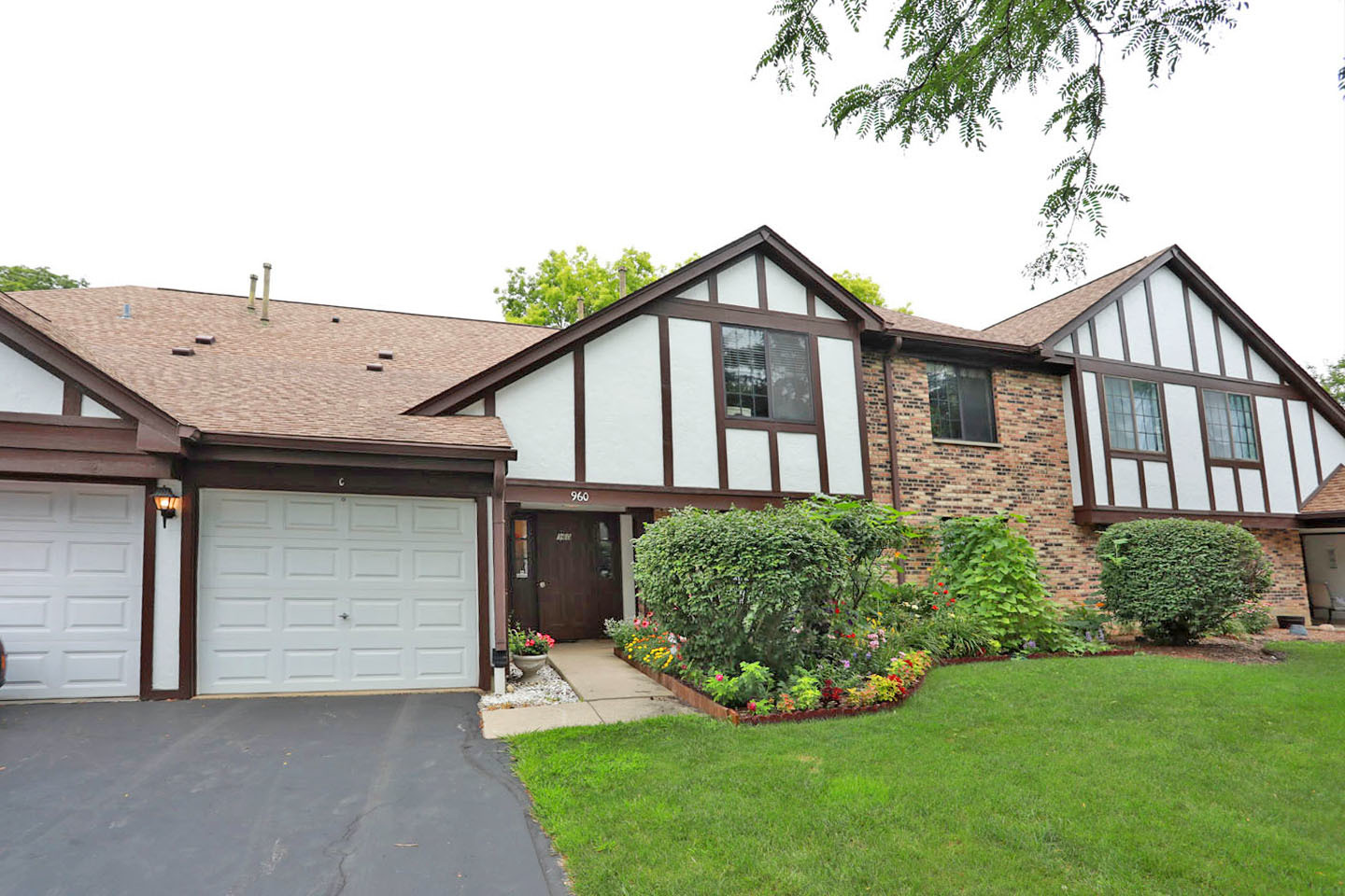 960 Yosemite Trail #A1, Roselle, IL 60172