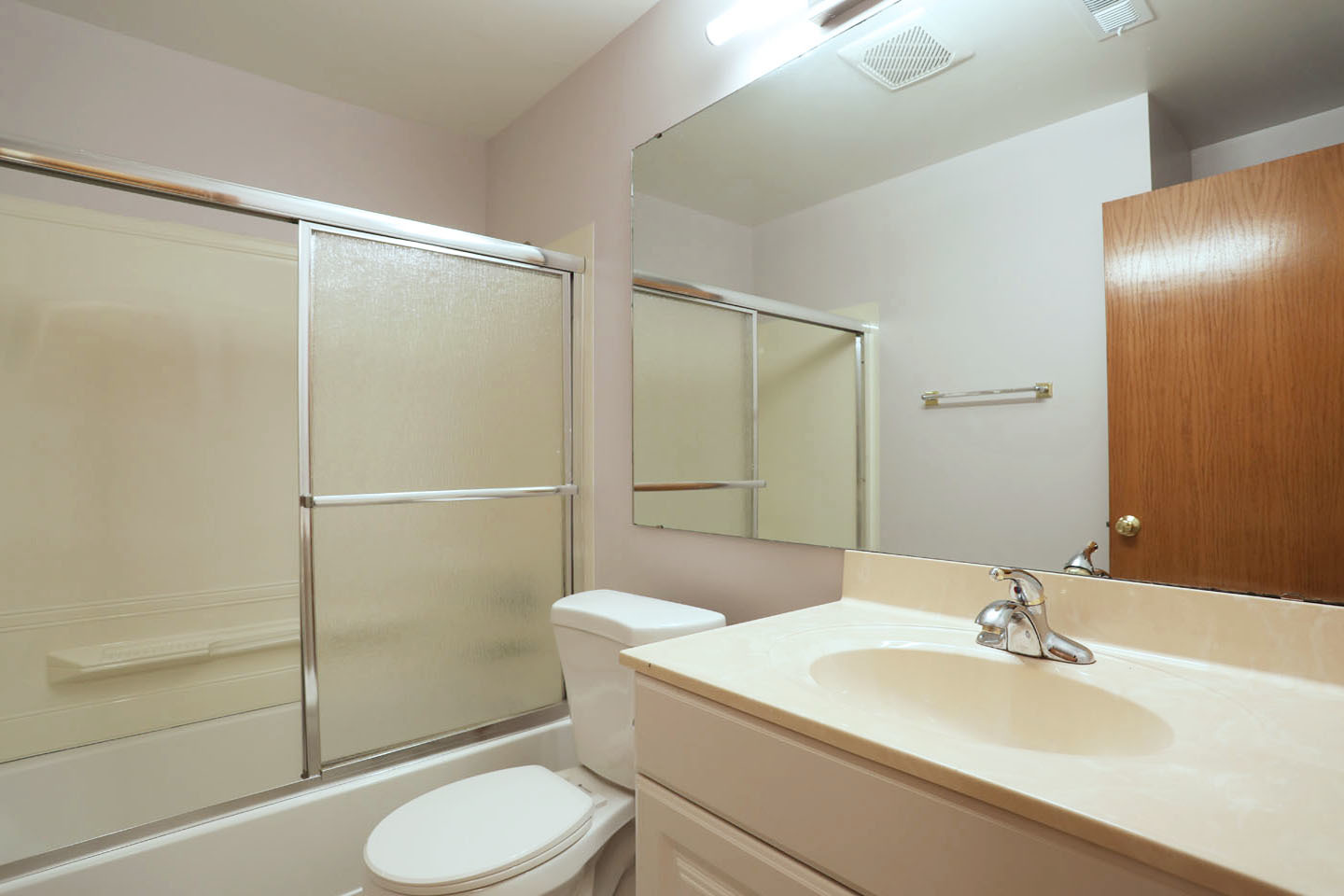 960 Yosemite Trail #A1, Roselle, IL 60172
