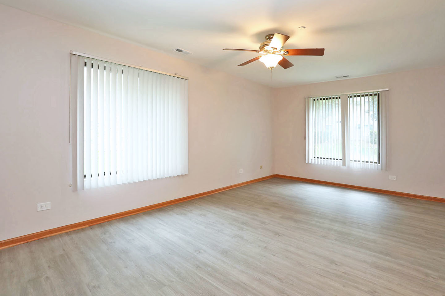 960 Yosemite Trail #A1, Roselle, IL 60172