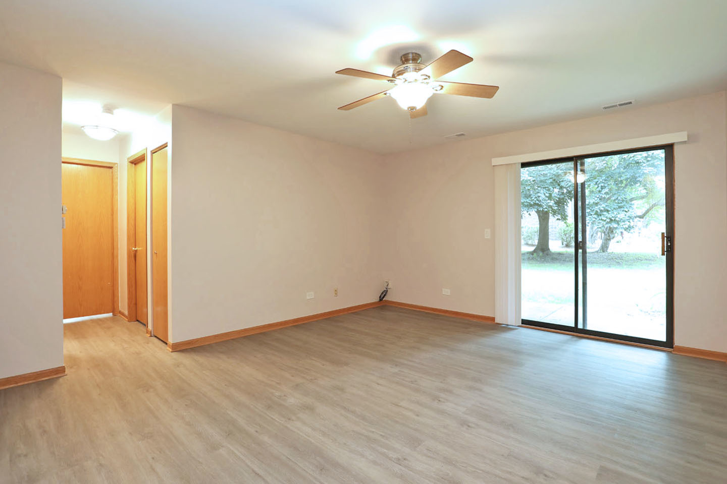 960 Yosemite Trail #A1, Roselle, IL 60172
