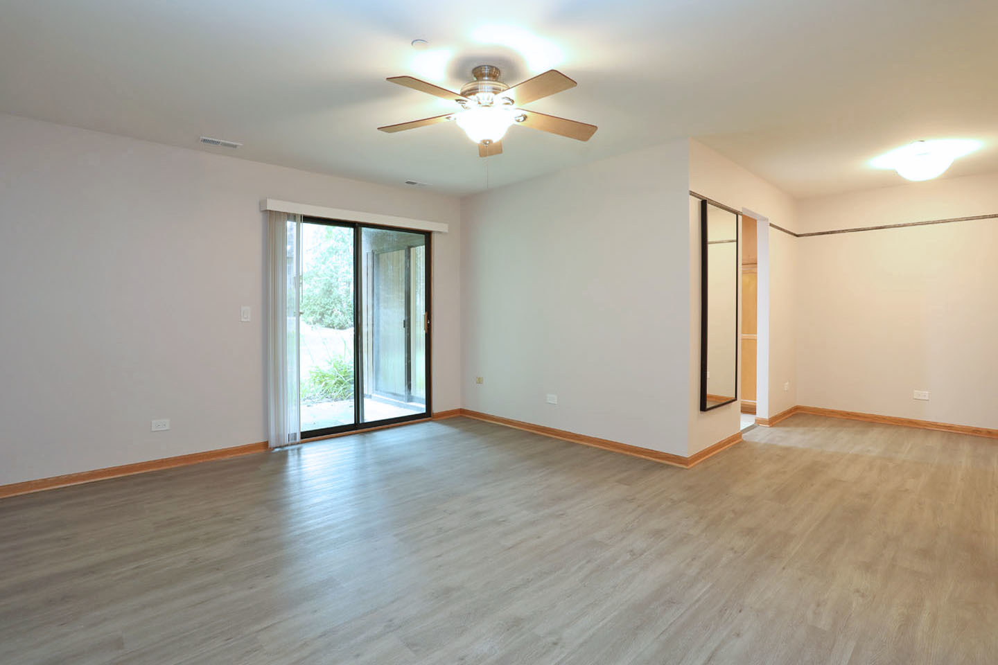 960 Yosemite Trail #A1, Roselle, IL 60172
