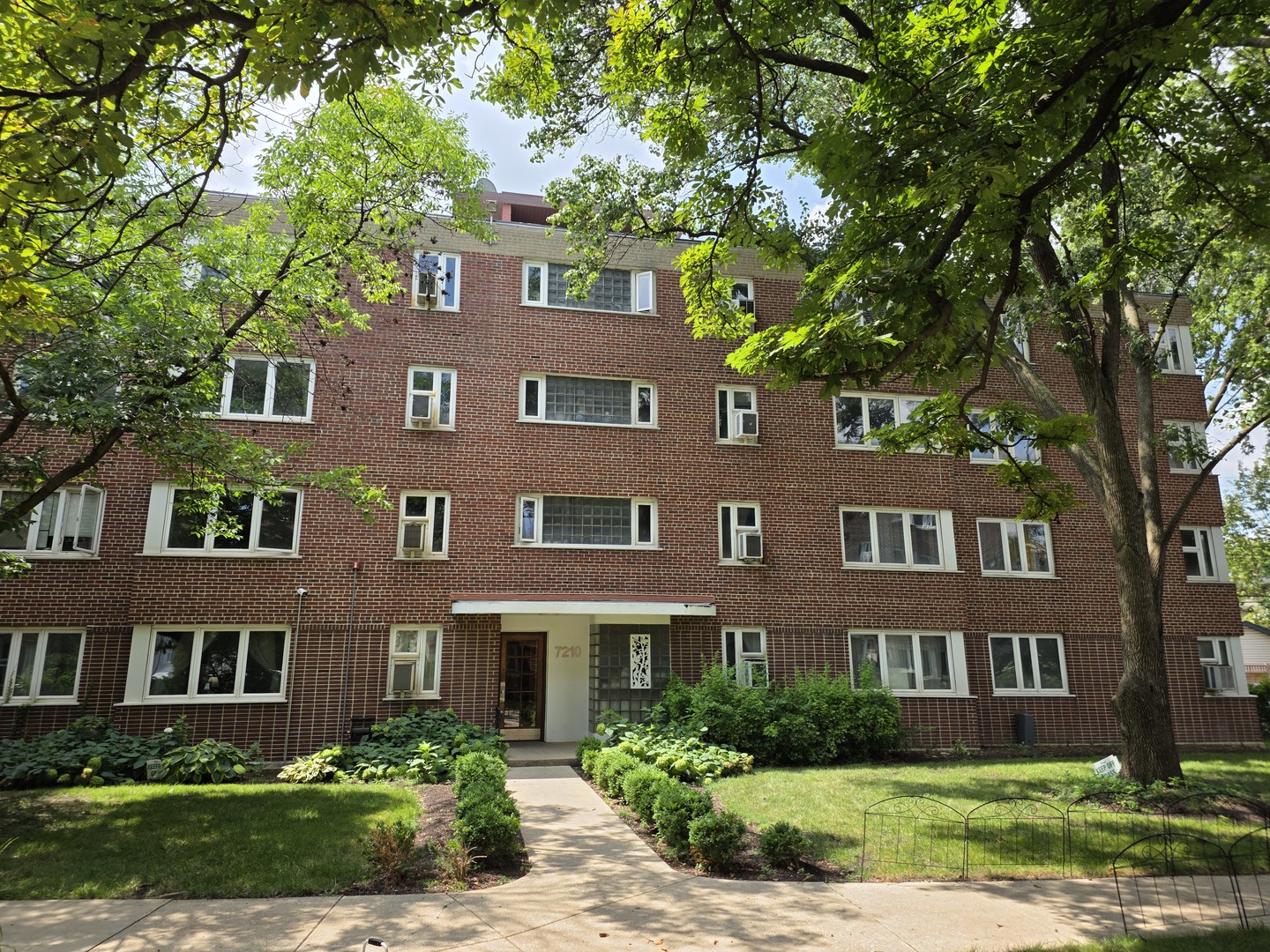7210 Oak Avenue #3SW, River Forest, IL 60305