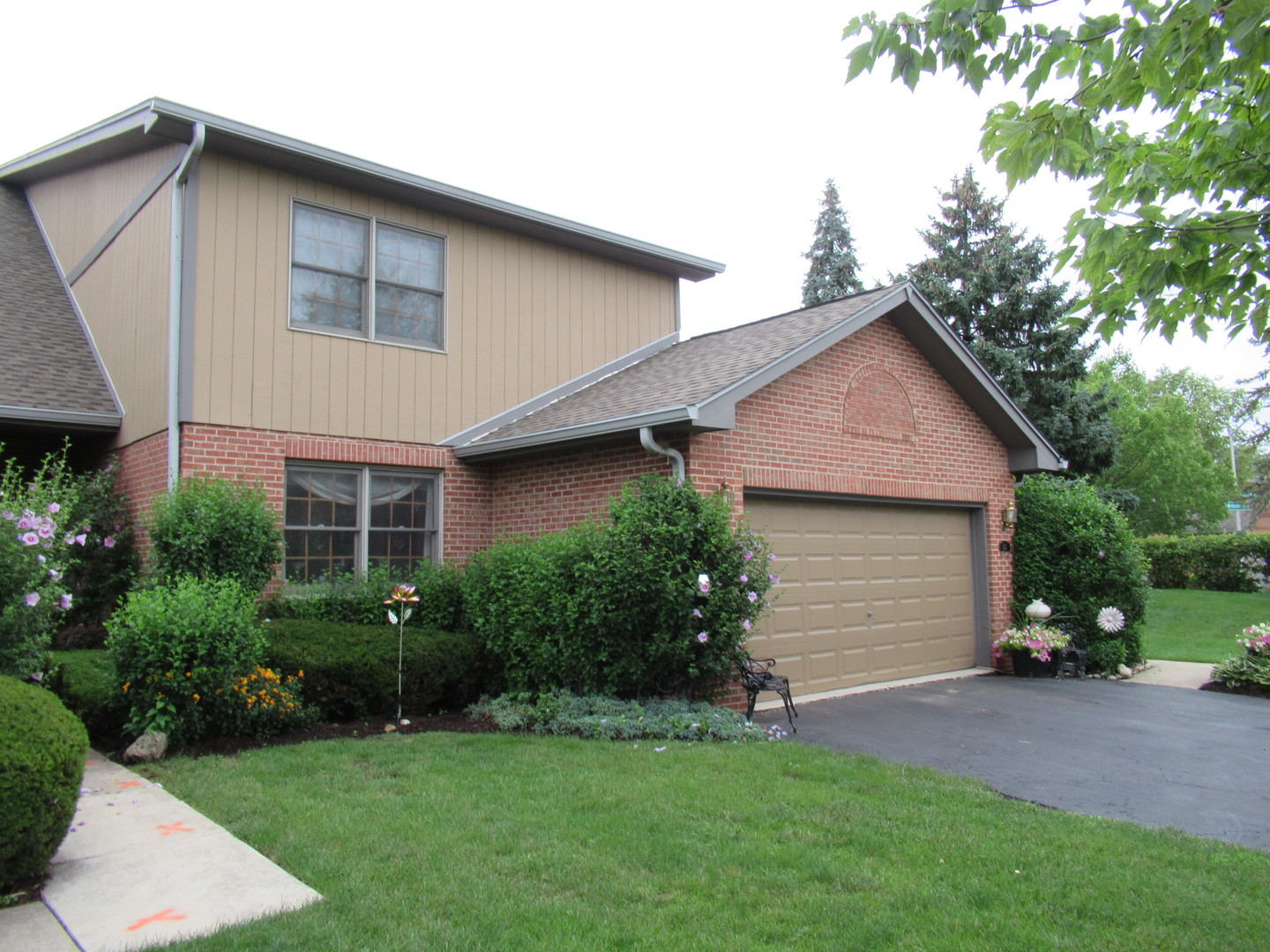 201 Woodland Way, Bloomingdale, IL 60108