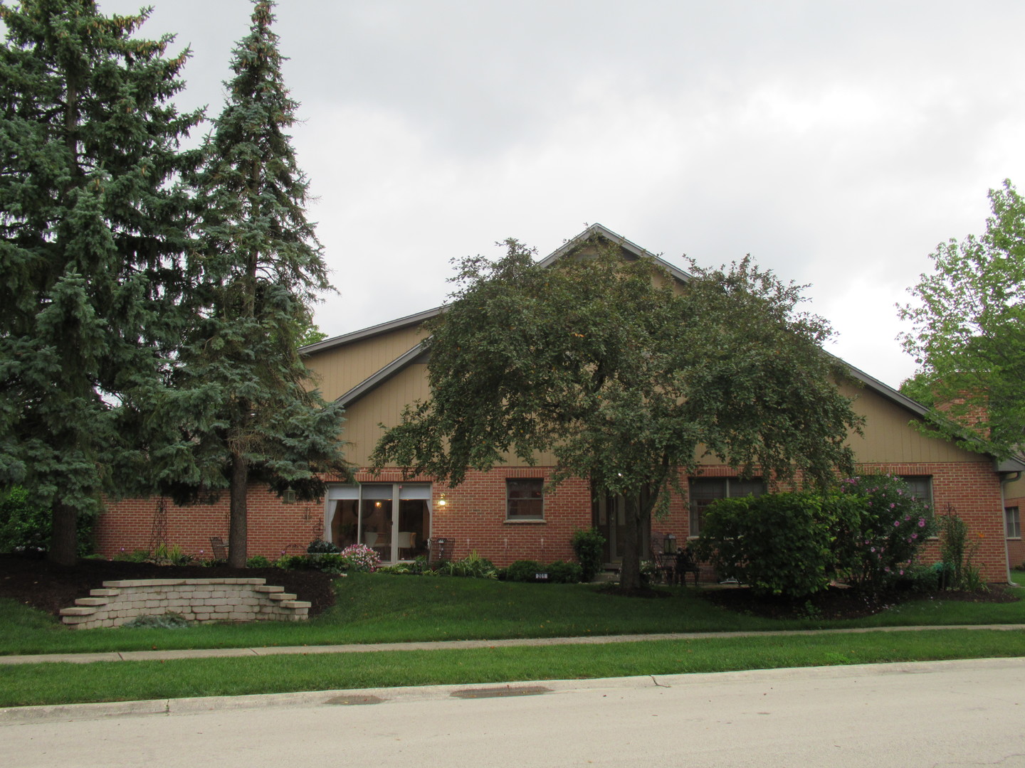 201 Woodland Way, Bloomingdale, IL 60108