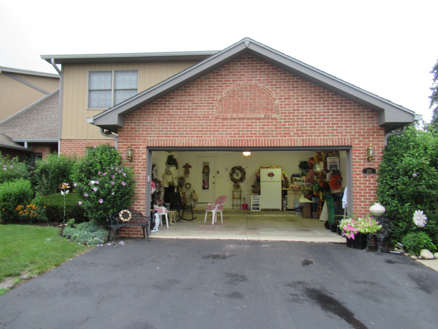 201 Woodland Way, Bloomingdale, IL 60108