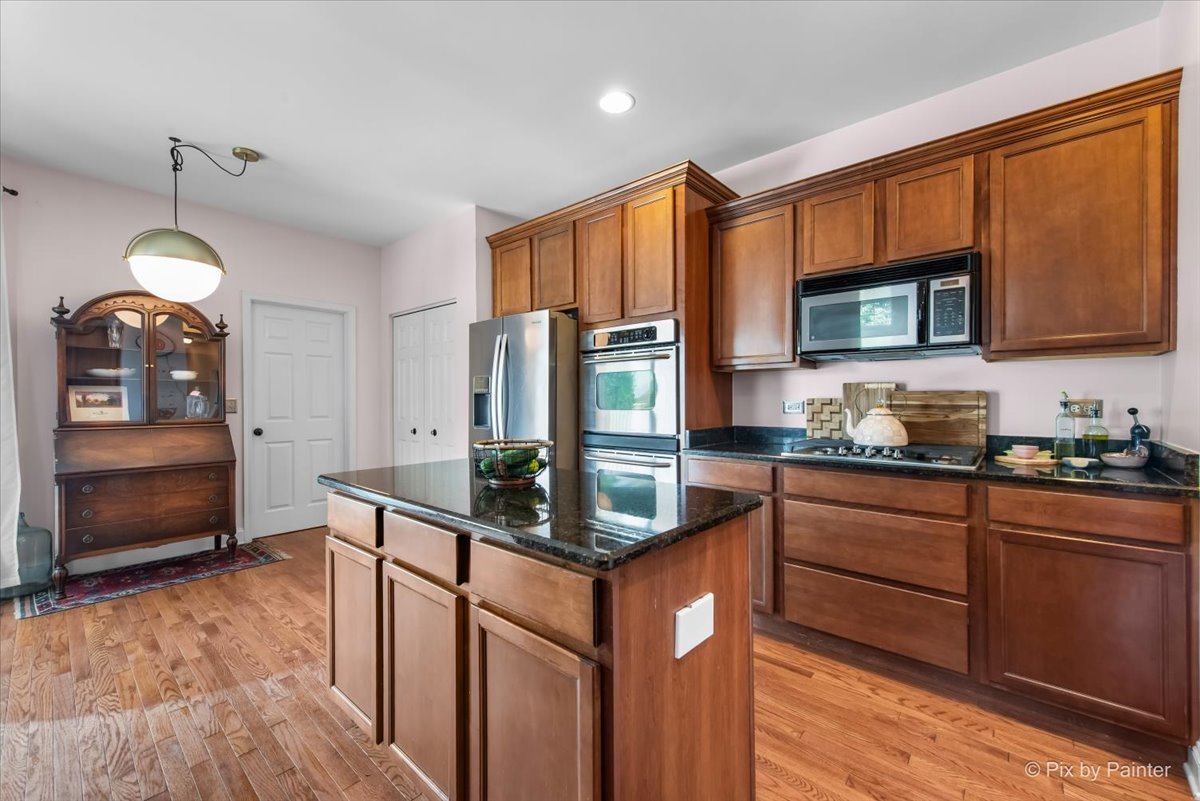 108 GILLETT Street, Sugar Grove, IL 60554