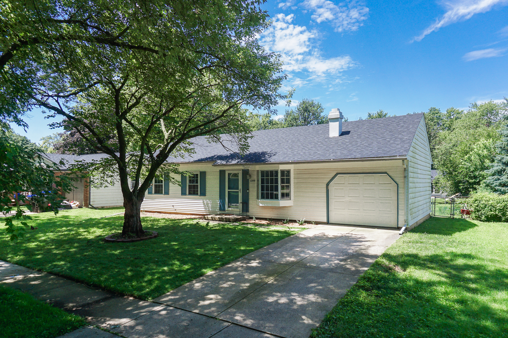 1208 Sandburg Drive, Bloomington, IL 61704