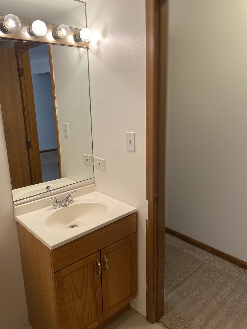 17975 Huntleigh Court #301, Country Club Hills, IL 60478