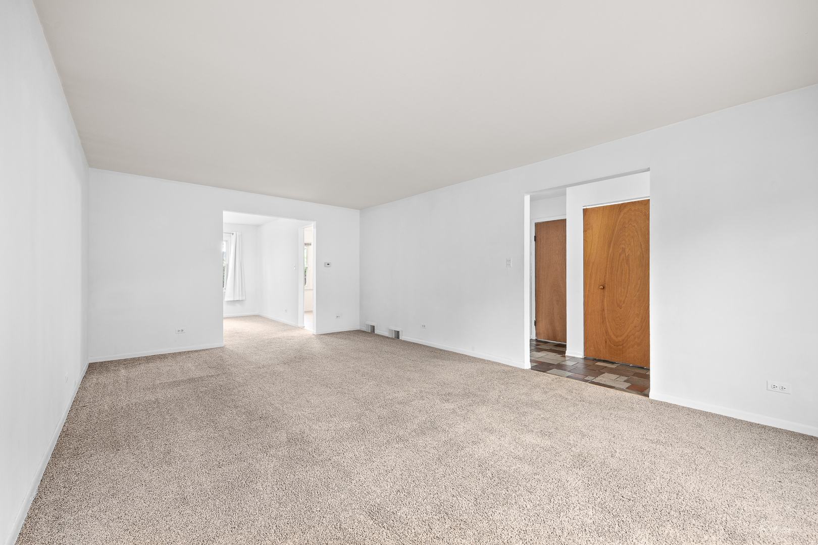 405 E Valley Lane, Arlington Heights, IL 60004