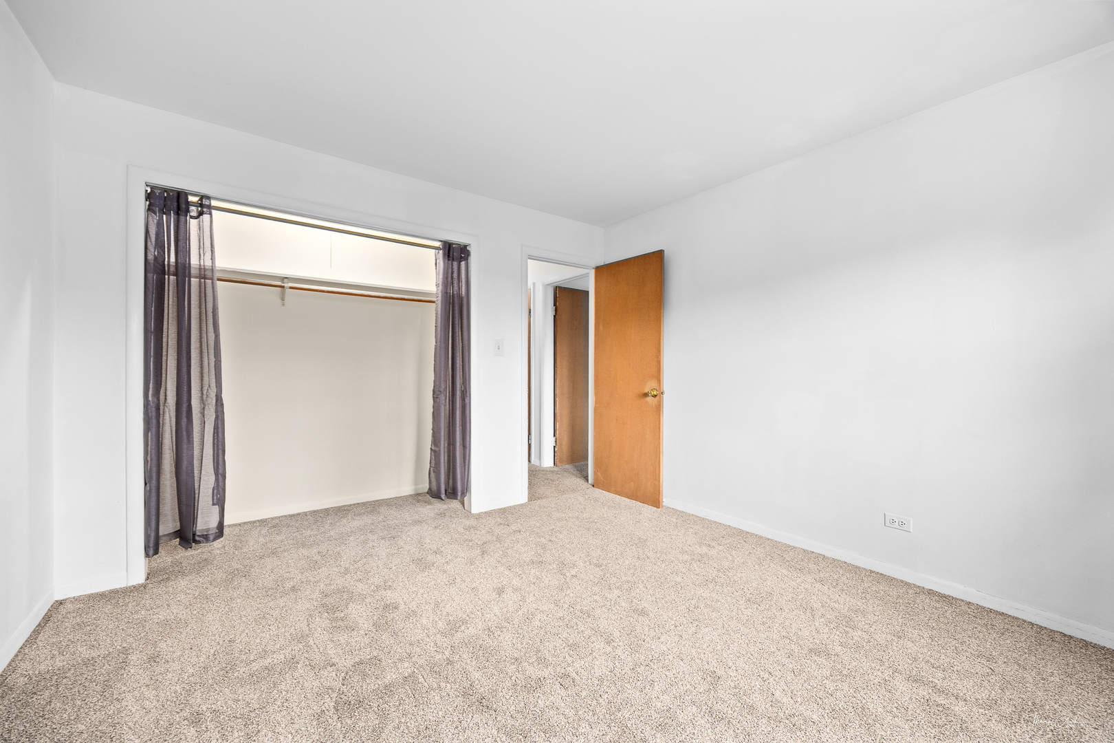 405 E Valley Lane, Arlington Heights, IL 60004