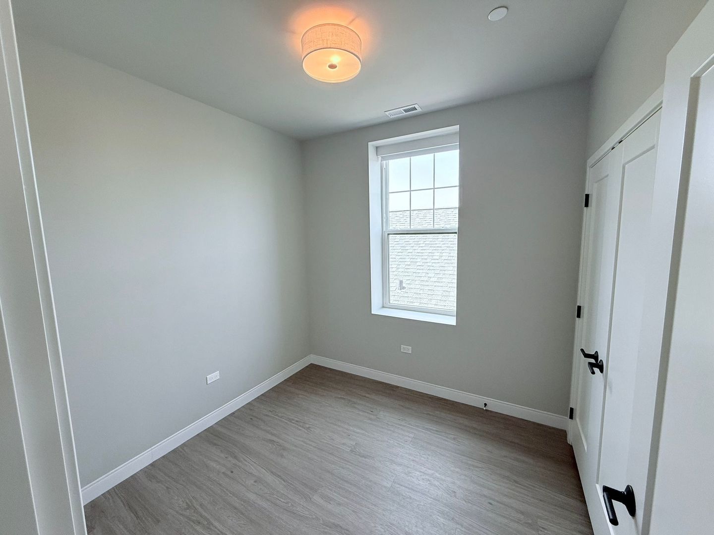 464 Glenwood Avenue #322, Glen Ellyn, IL 60137