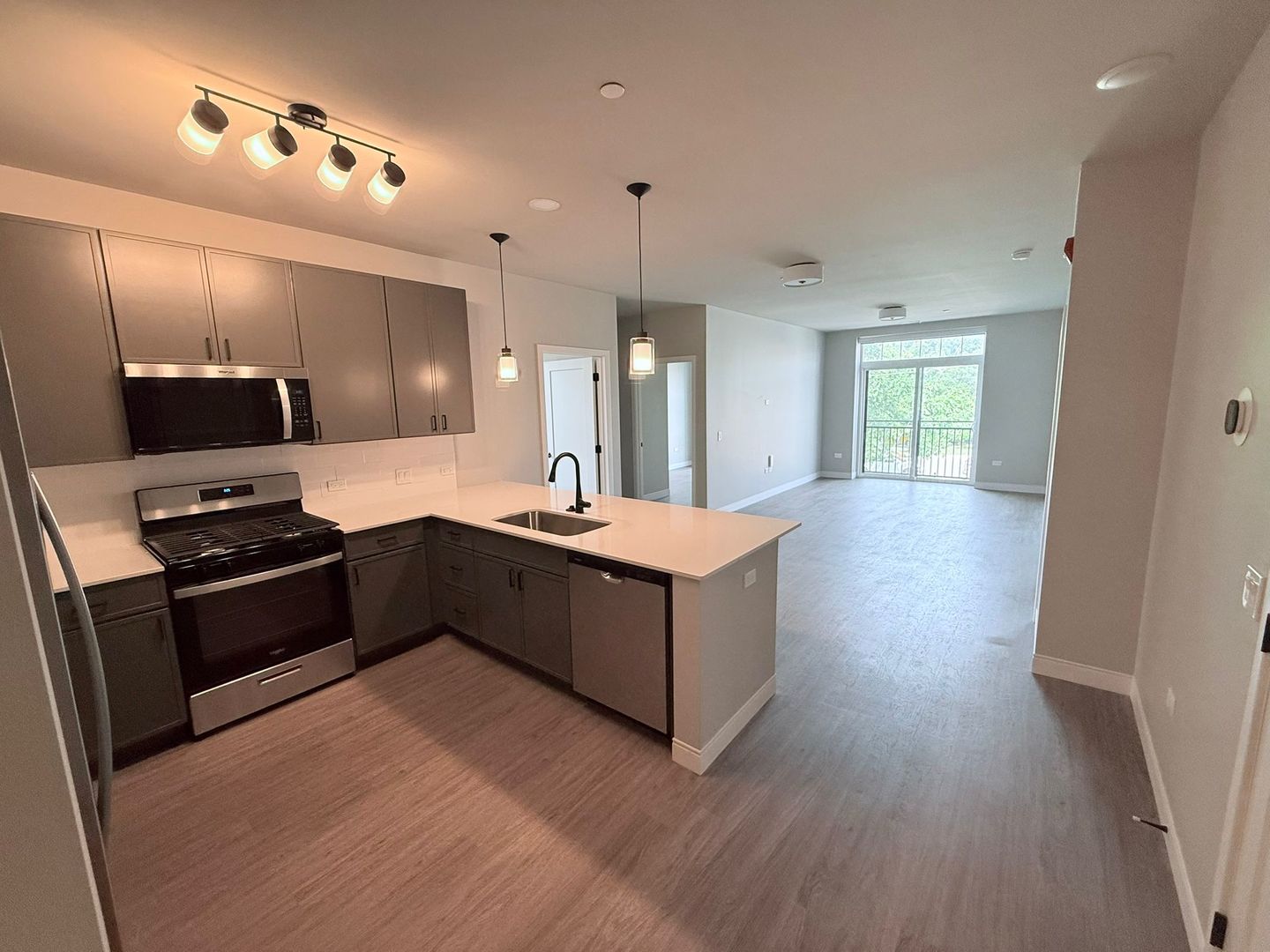 464 Glenwood Avenue #322, Glen Ellyn, IL 60137