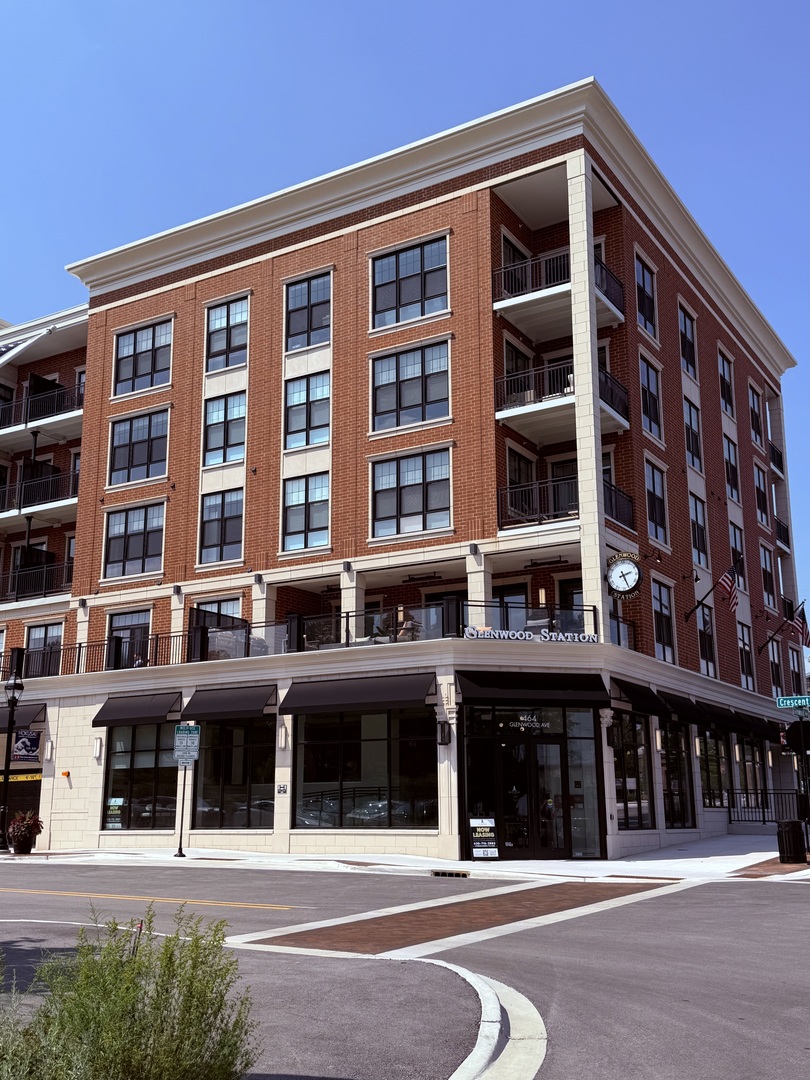 464 Glenwood Avenue #322, Glen Ellyn, IL 60137