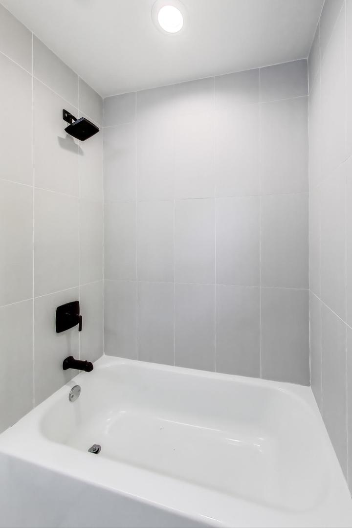 6 S Donald Avenue, Arlington Heights, IL 60004