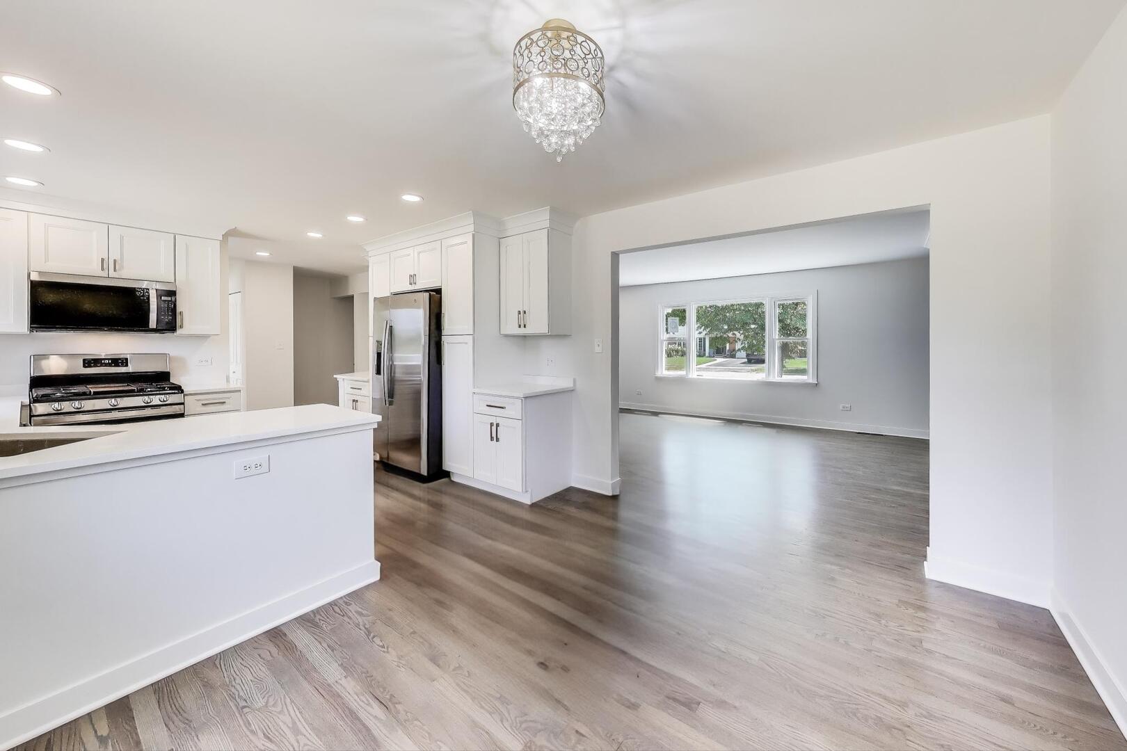 6 S Donald Avenue, Arlington Heights, IL 60004
