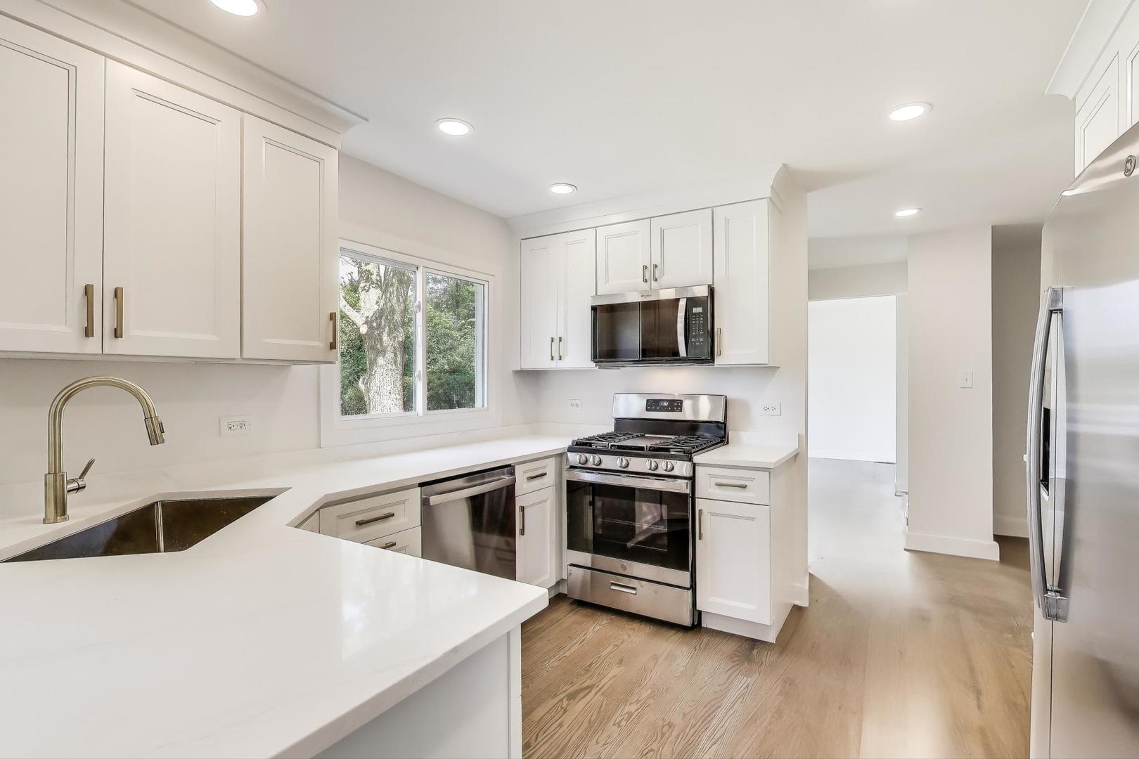 6 S Donald Avenue, Arlington Heights, IL 60004