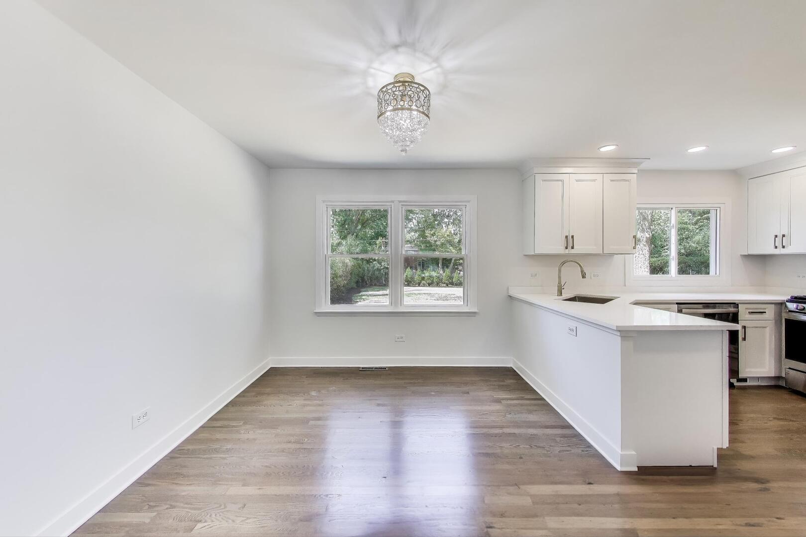 6 S Donald Avenue, Arlington Heights, IL 60004