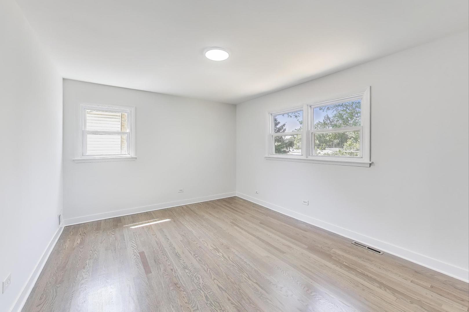 6 S Donald Avenue, Arlington Heights, IL 60004