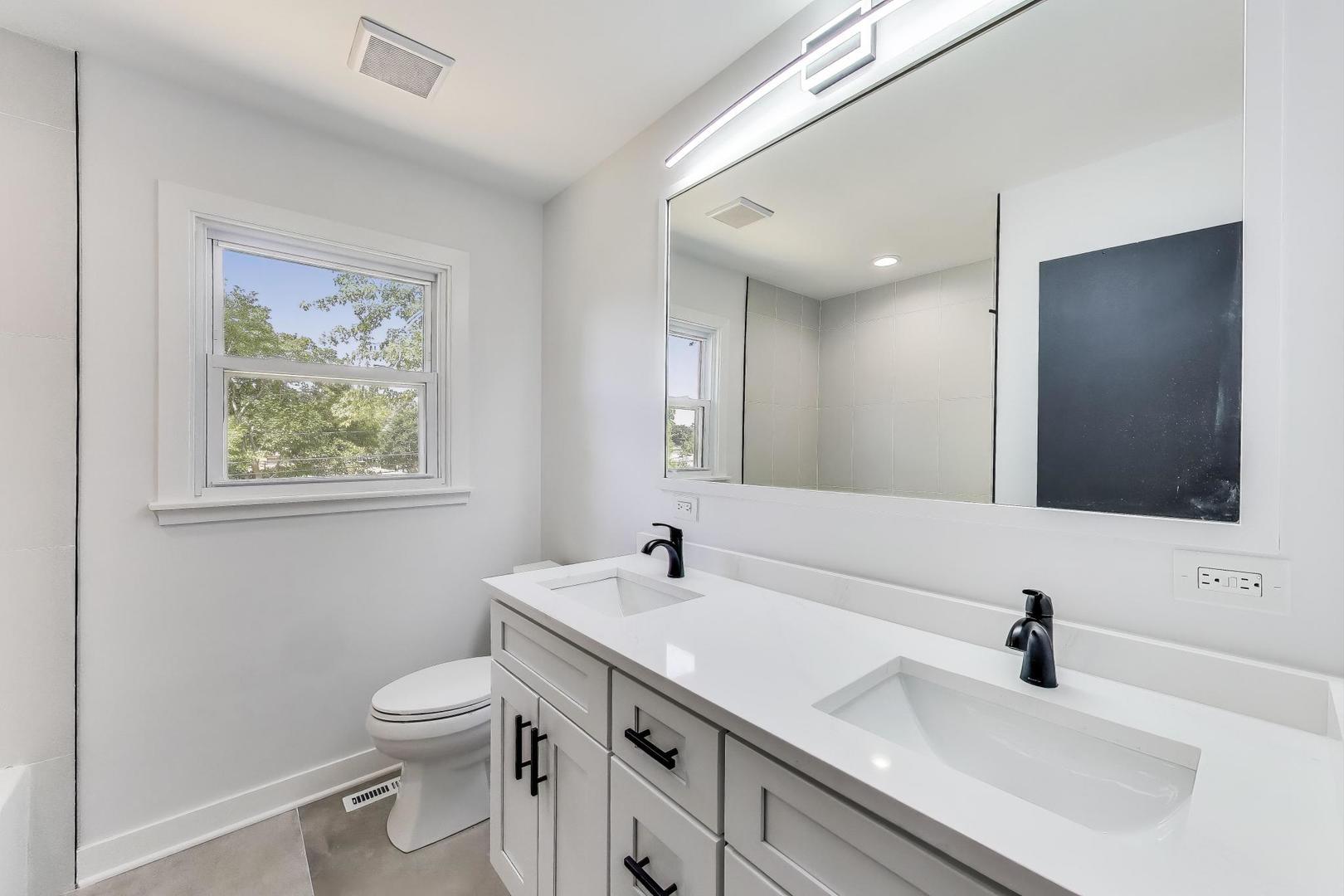 6 S Donald Avenue, Arlington Heights, IL 60004