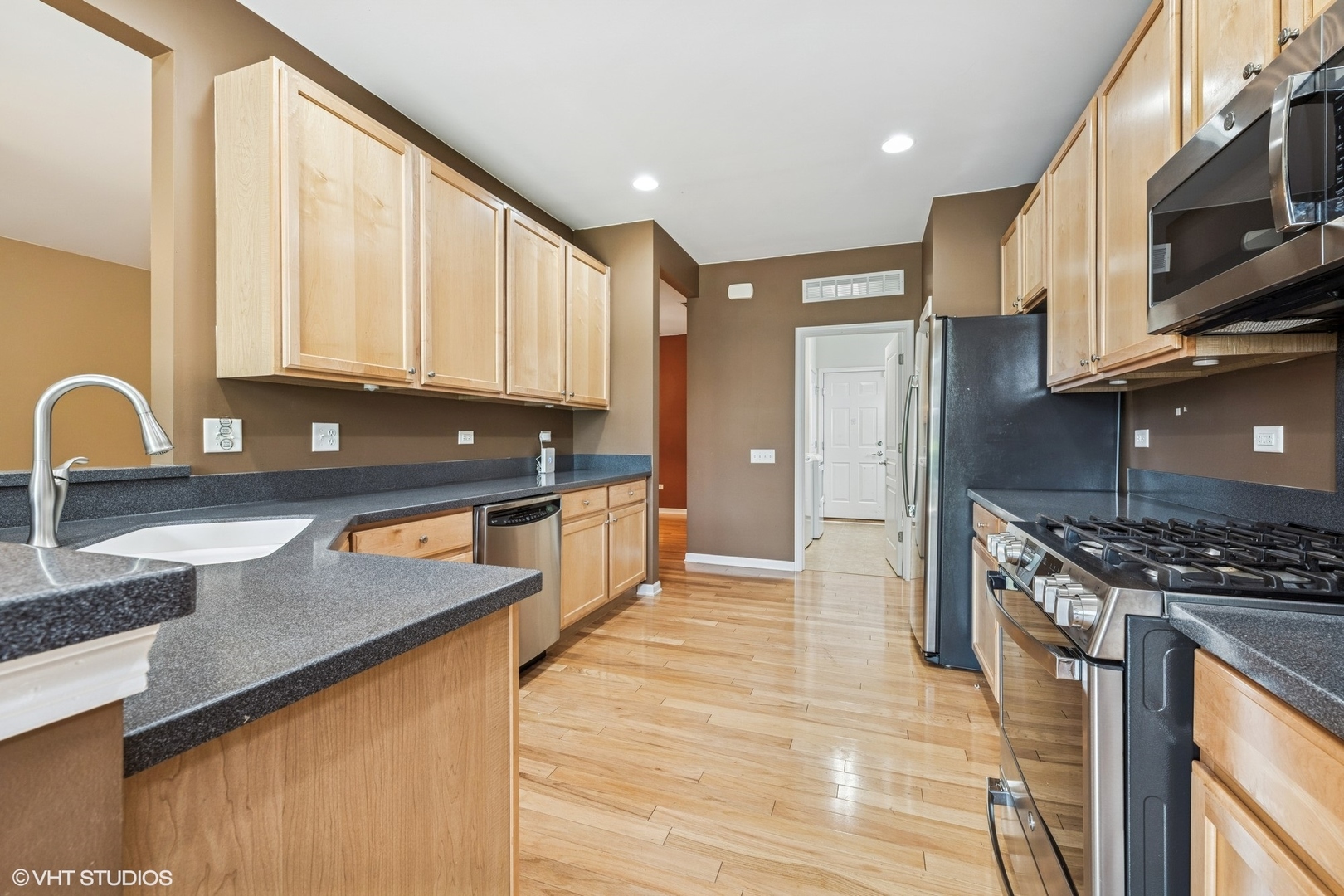 3353 Sheridan Lane, Mundelein, IL 60060