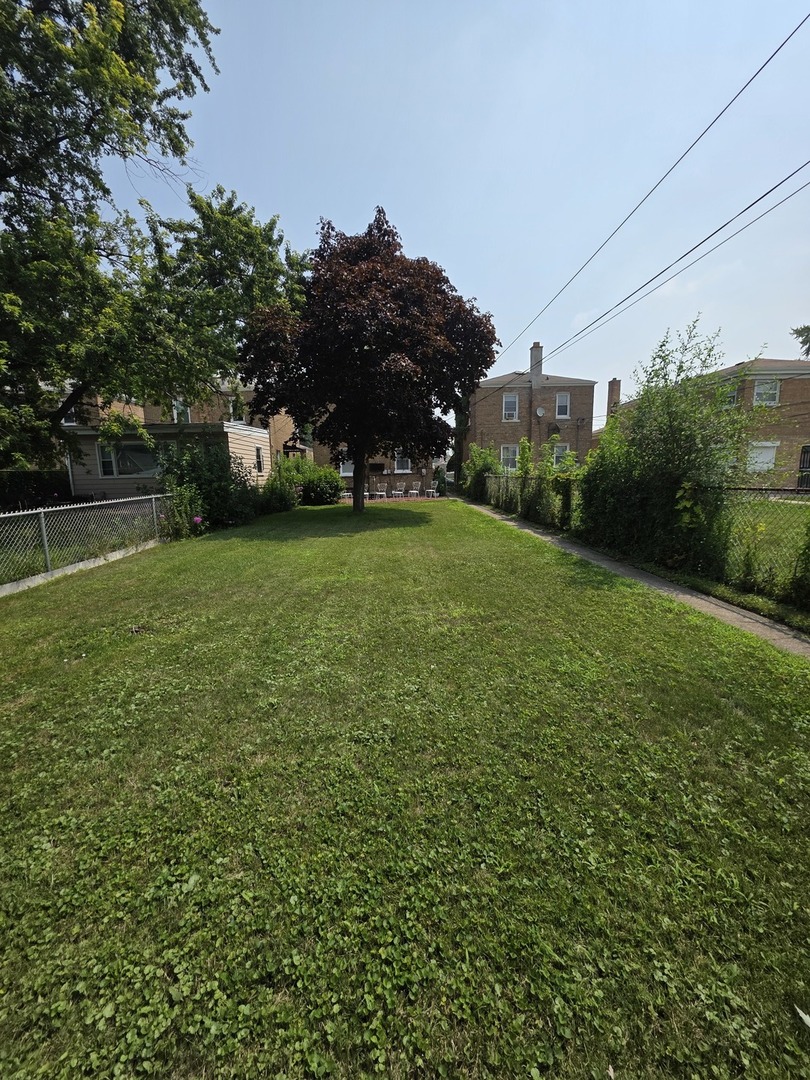 8252 S CALUMET Avenue, Chicago, IL 60619