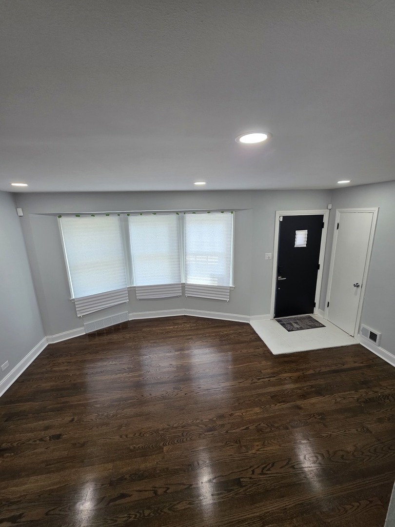 8252 S CALUMET Avenue, Chicago, IL 60619