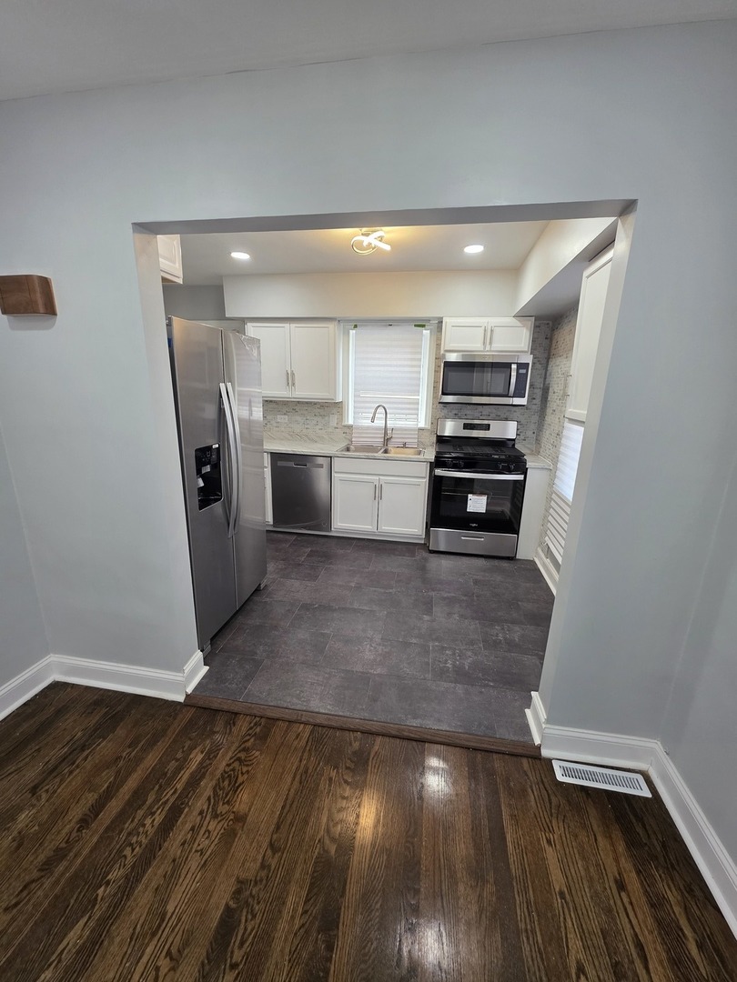 8252 S CALUMET Avenue, Chicago, IL 60619