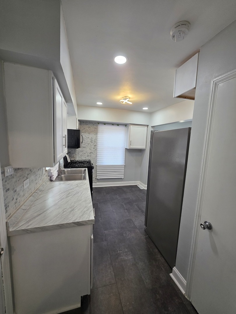 8252 S CALUMET Avenue, Chicago, IL 60619