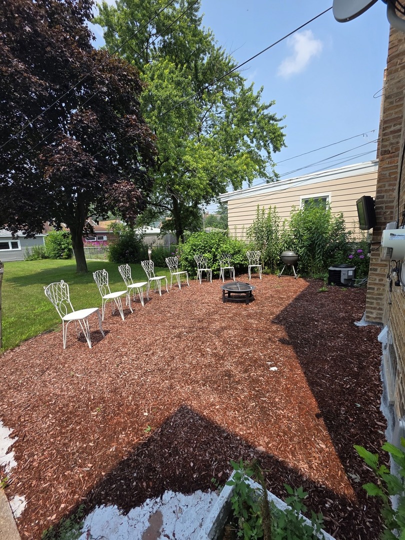 8252 S CALUMET Avenue, Chicago, IL 60619