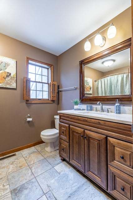 2715 Capri Drive, Schererville, IN 46375
